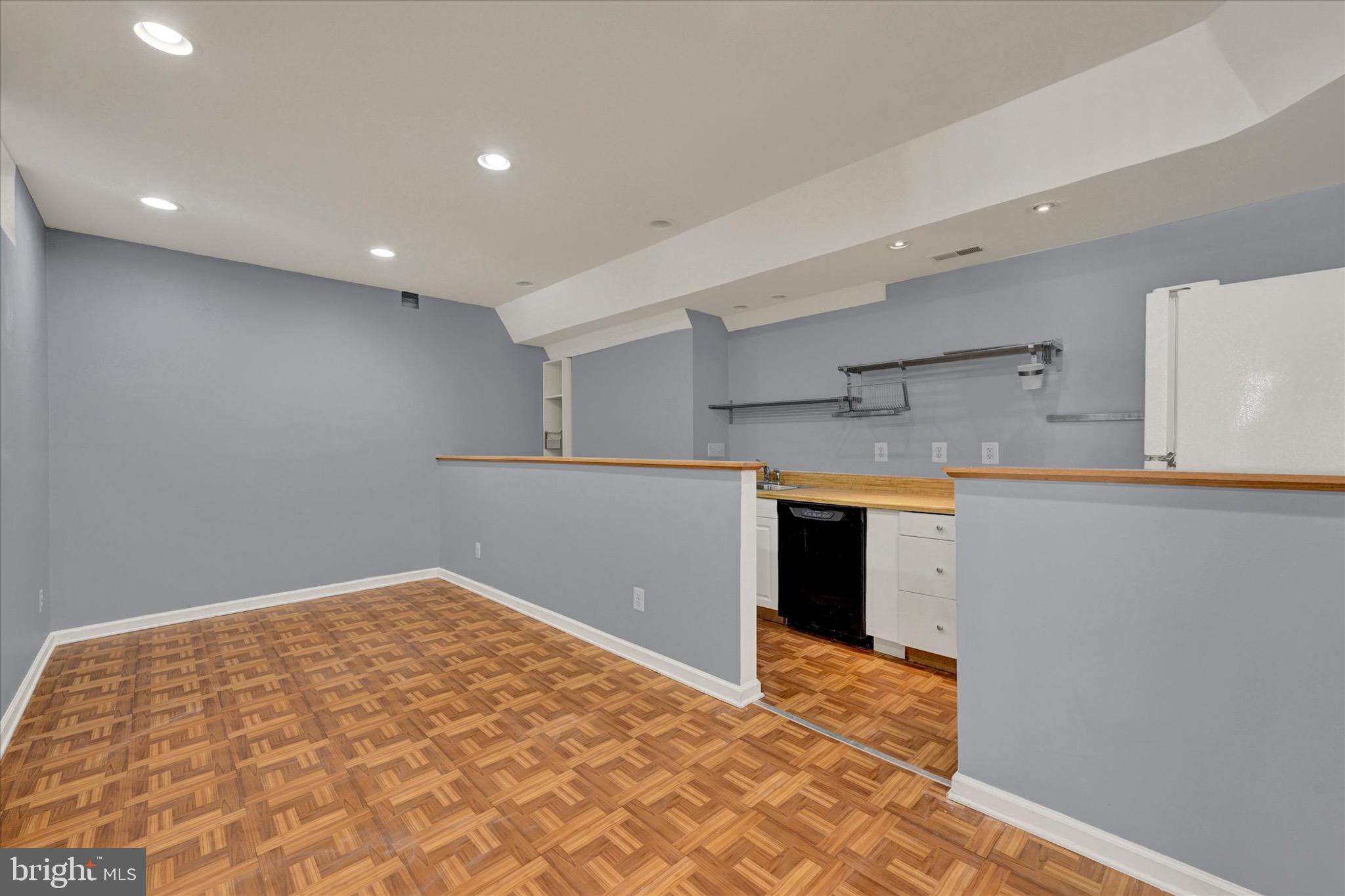 EAST VALLEY OAKS - Residential