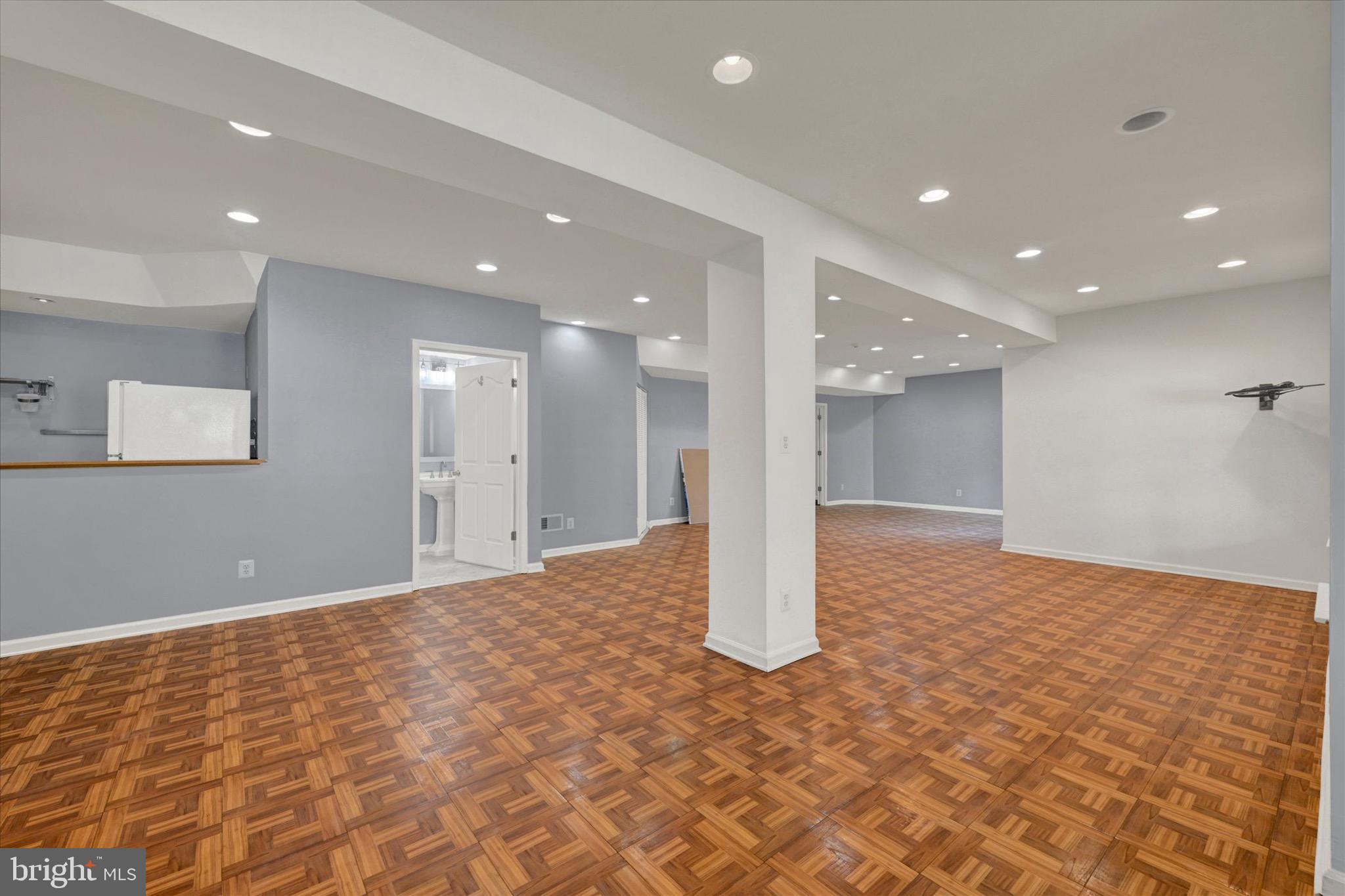 EAST VALLEY OAKS - Residential