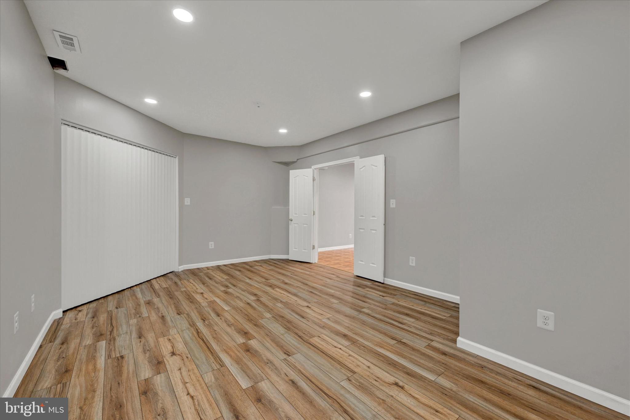 EAST VALLEY OAKS - Residential