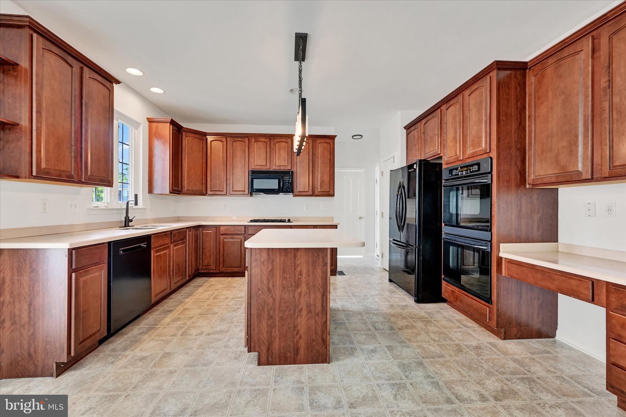 EAST VALLEY OAKS - Residential