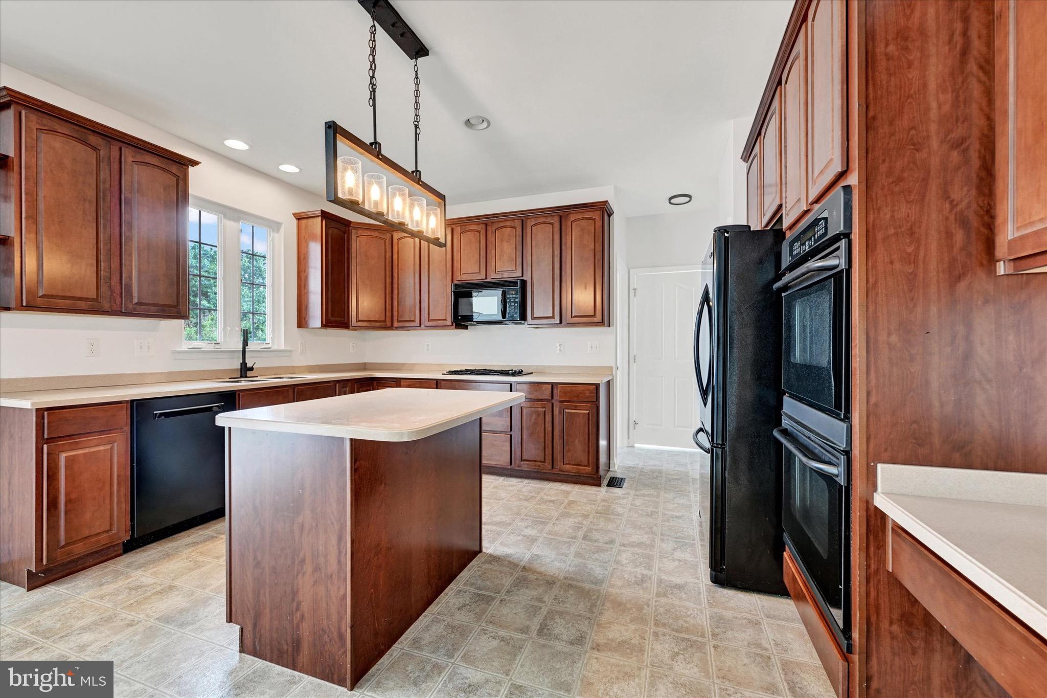 EAST VALLEY OAKS - Residential