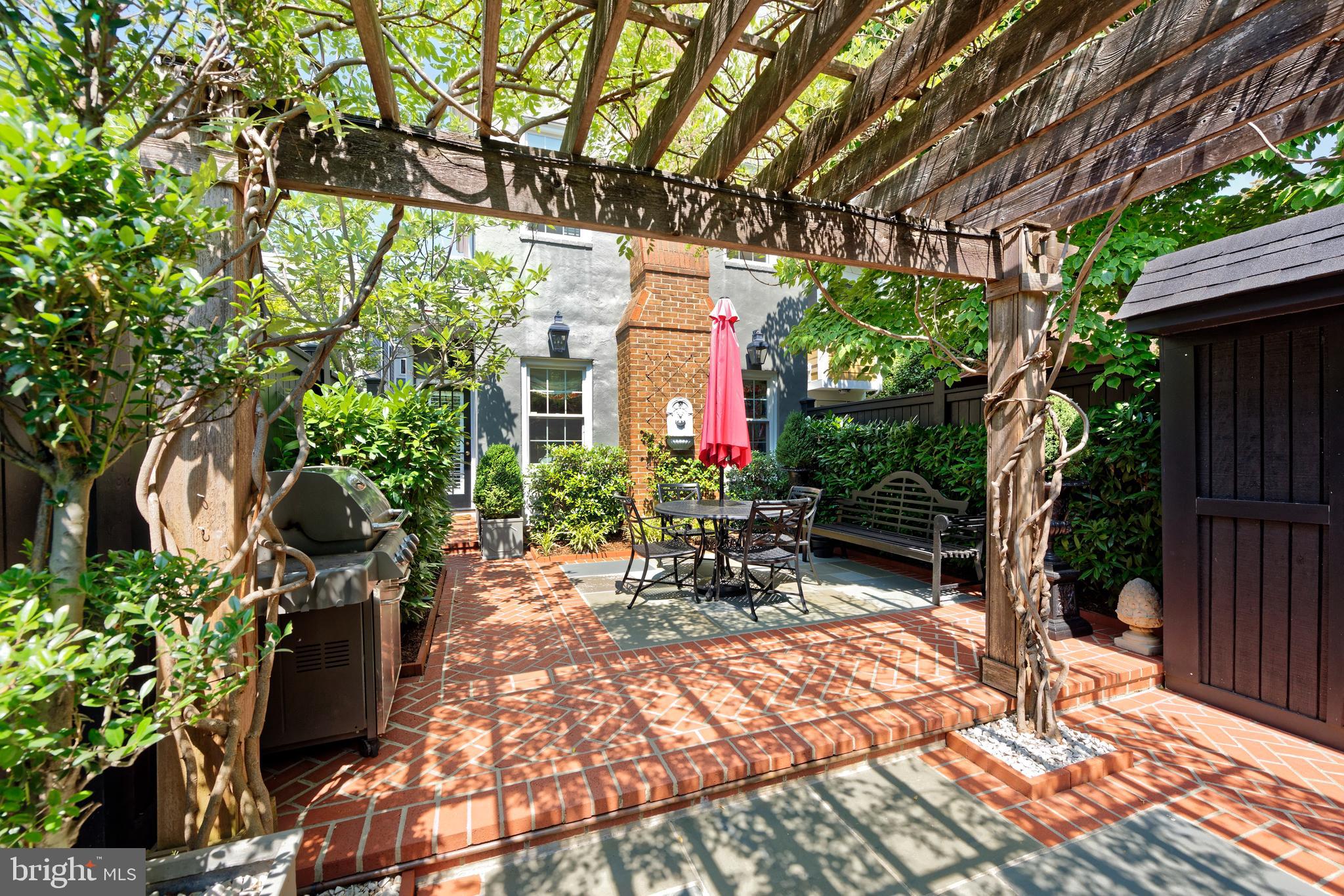 OLD TOWN ALEXANDRIA - Residential