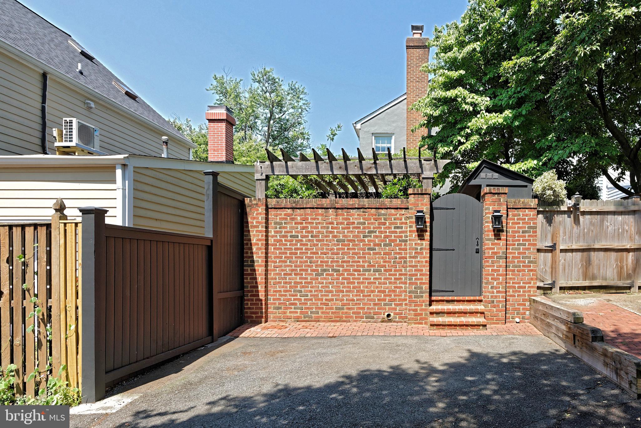 OLD TOWN ALEXANDRIA - Residential