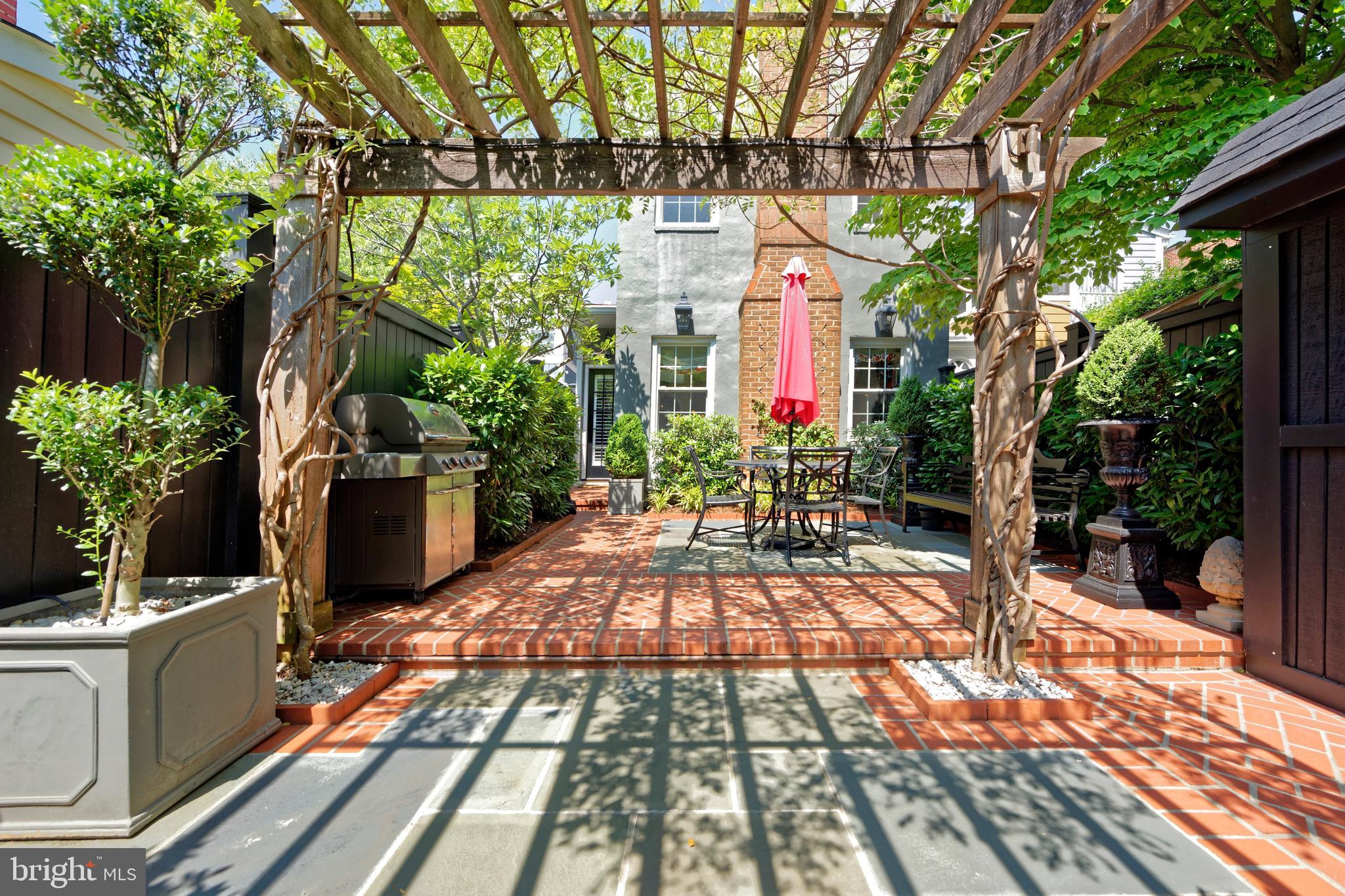 OLD TOWN ALEXANDRIA - Residential