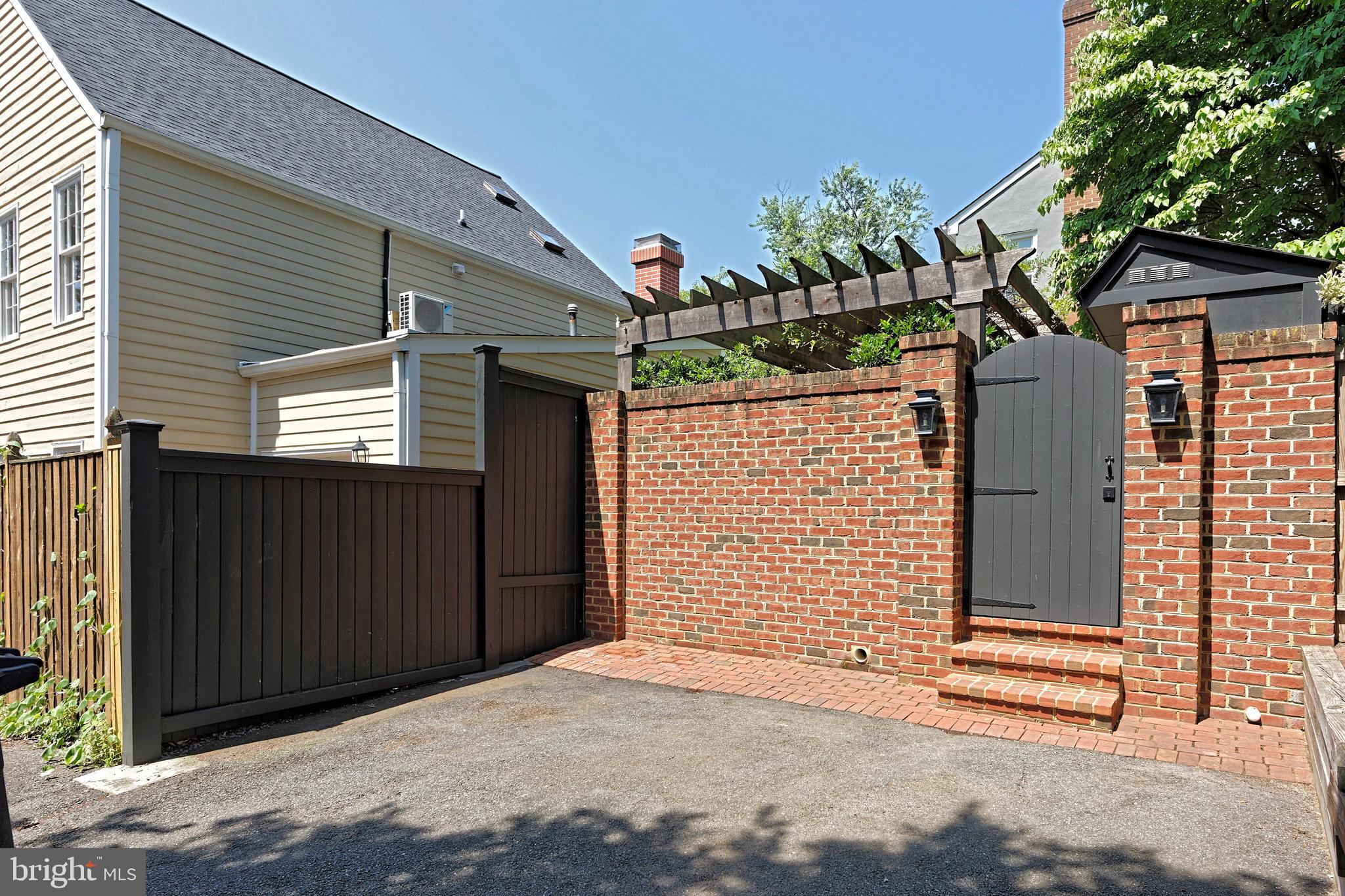 OLD TOWN ALEXANDRIA - Residential