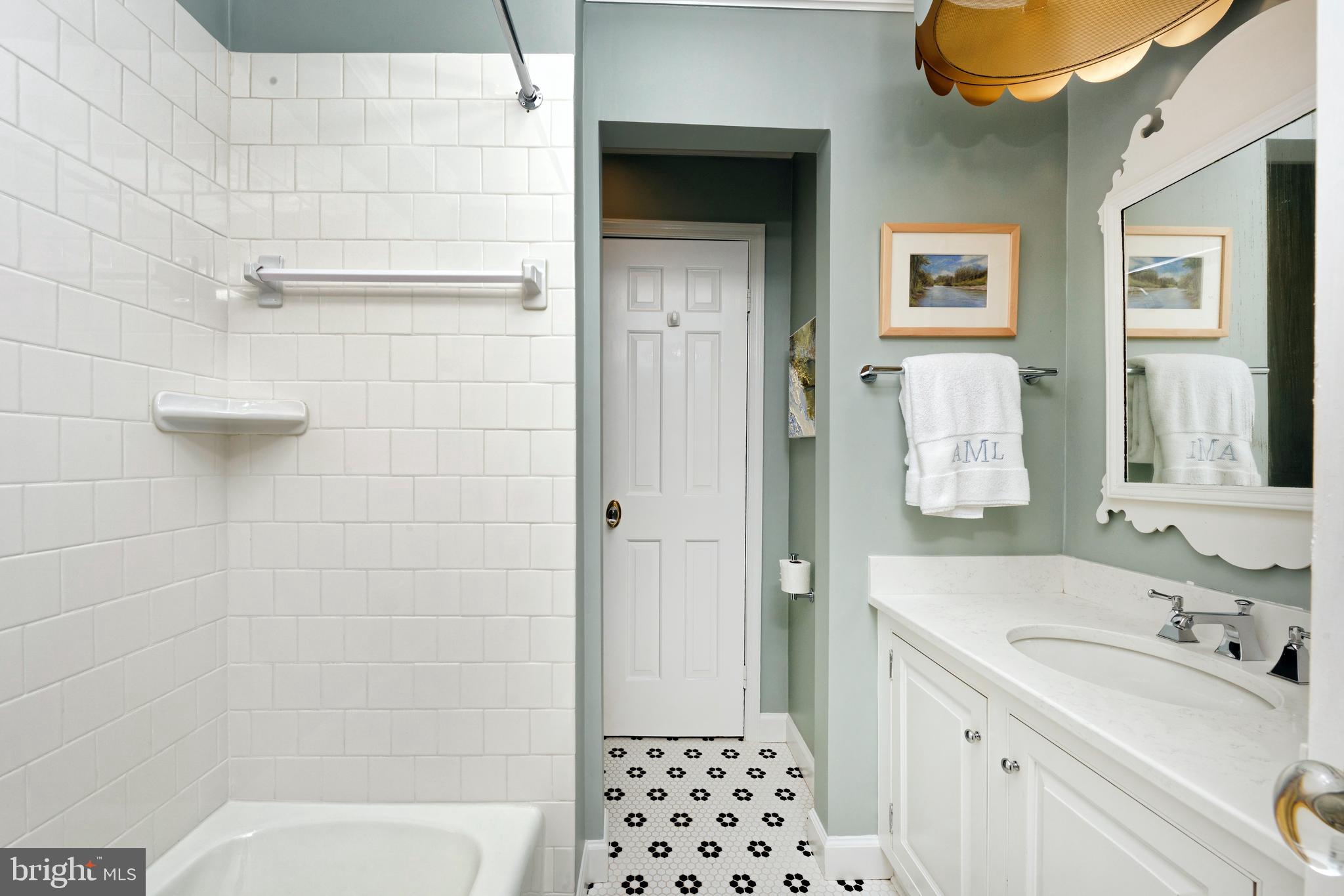 OLD TOWN ALEXANDRIA - Residential