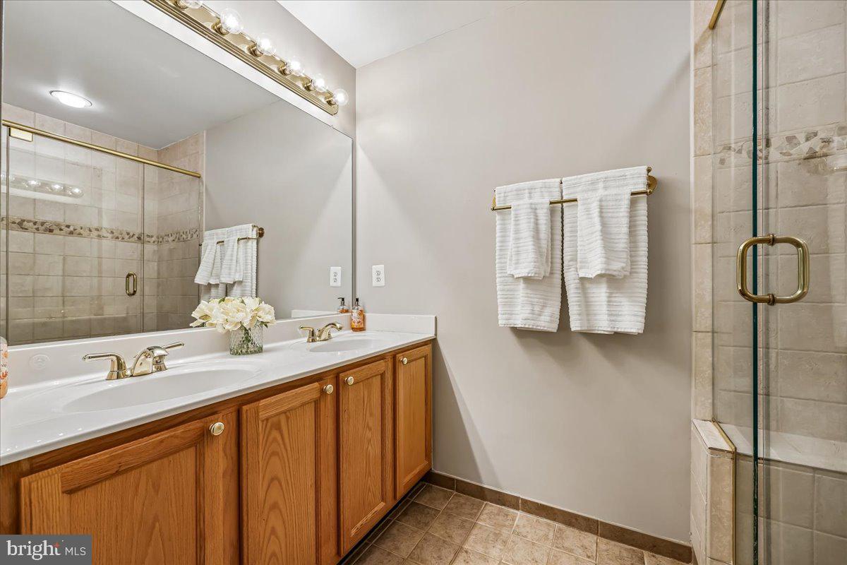 CLOVERLEAF CENTER - Residential