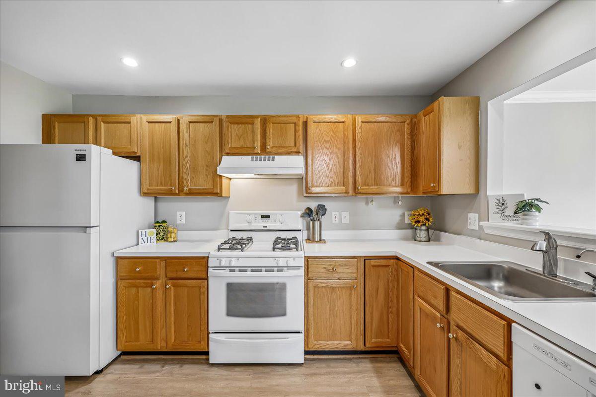 CLOVERLEAF CENTER - Residential