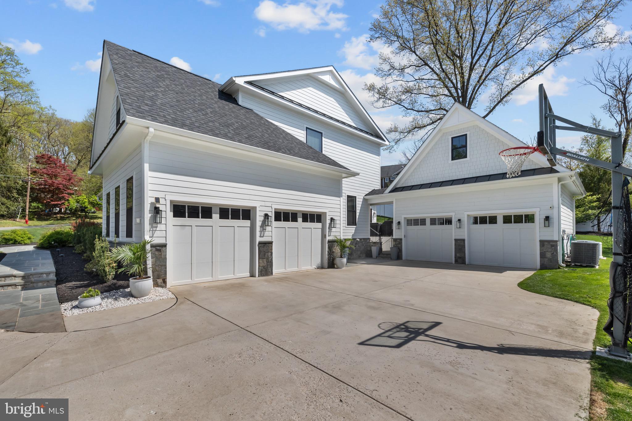 WESTBRIAR COUNTRY CLUB HILLS - Residential