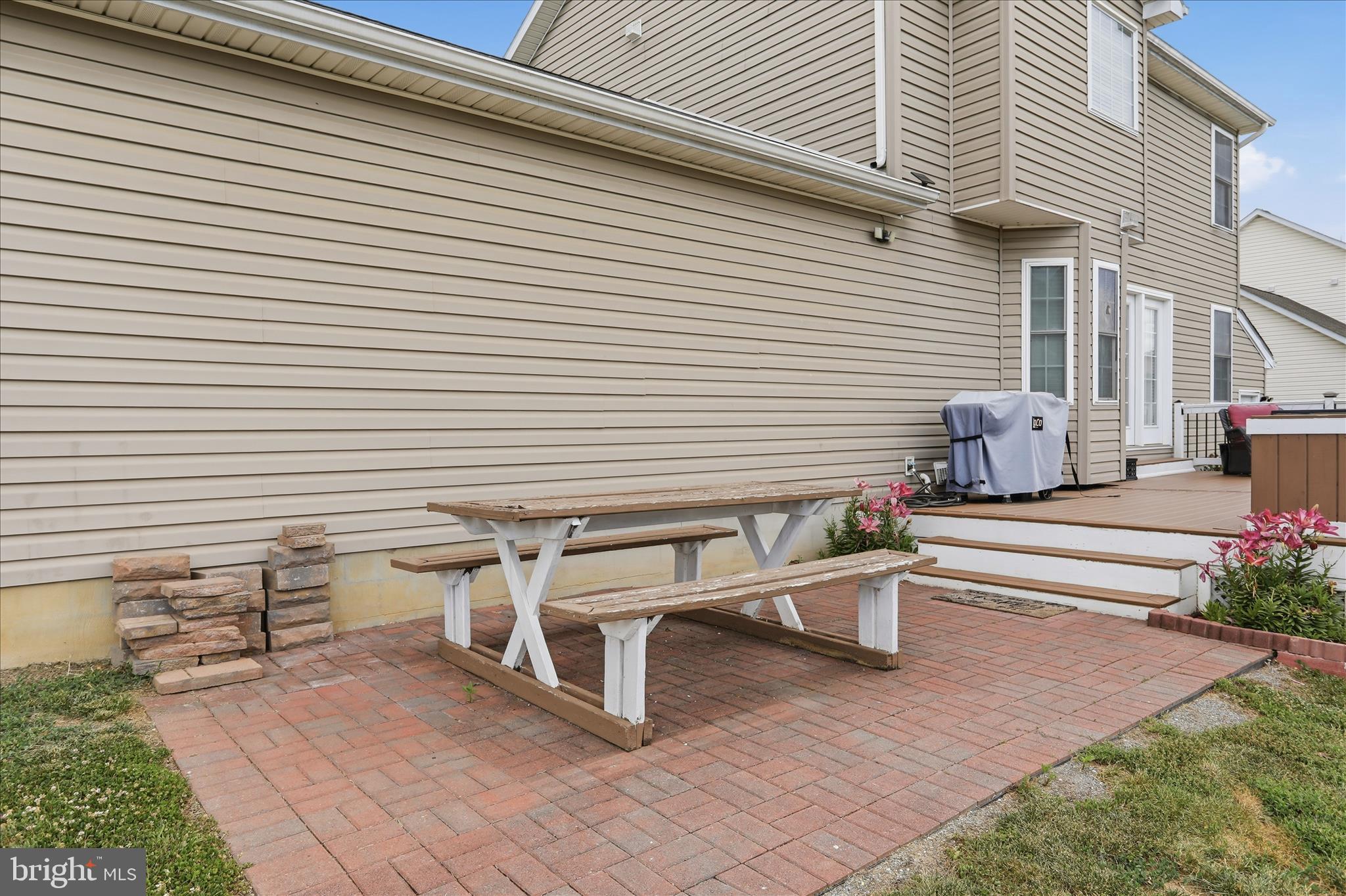 CRESTFIELD - Residential