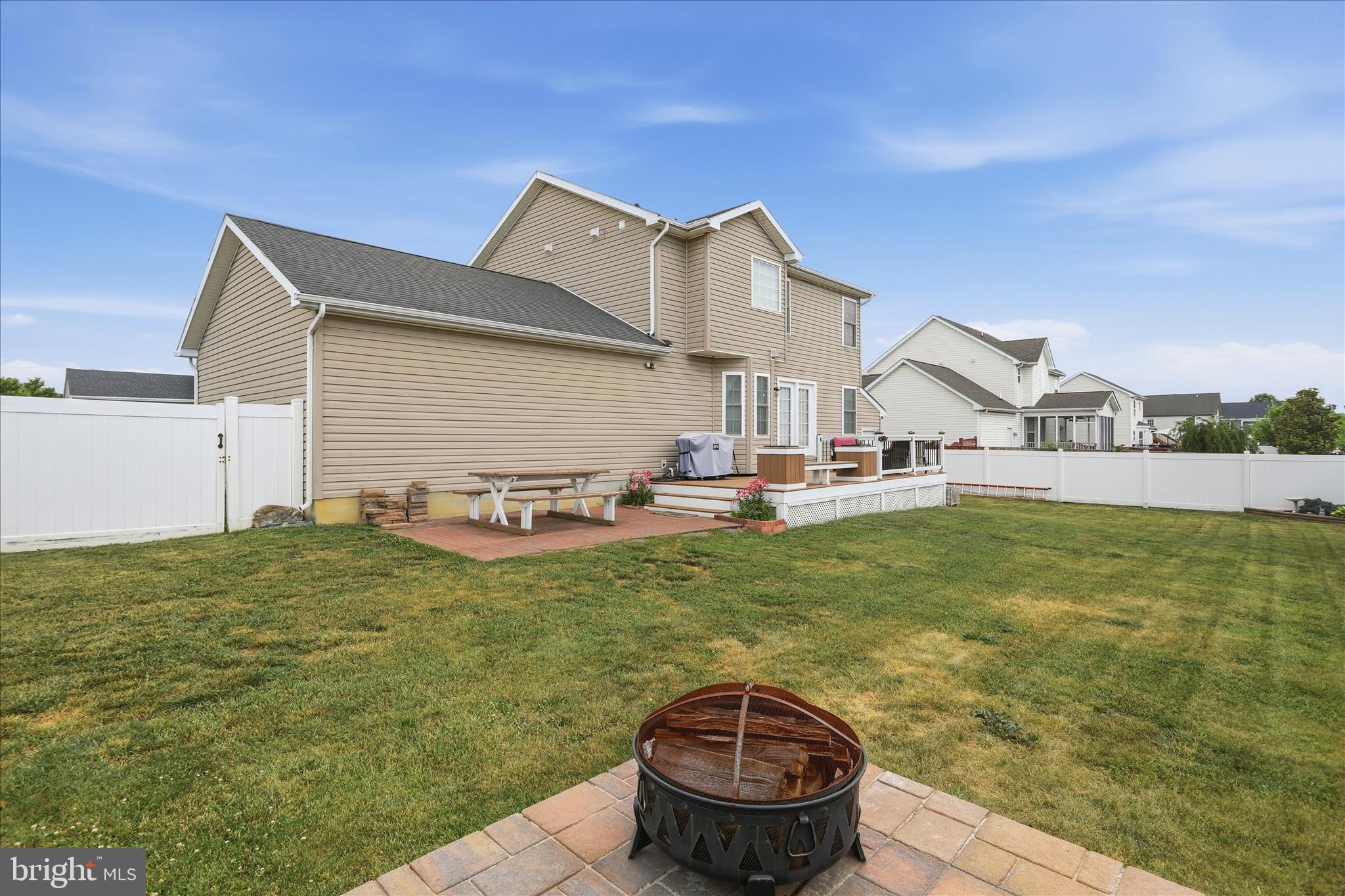 CRESTFIELD - Residential