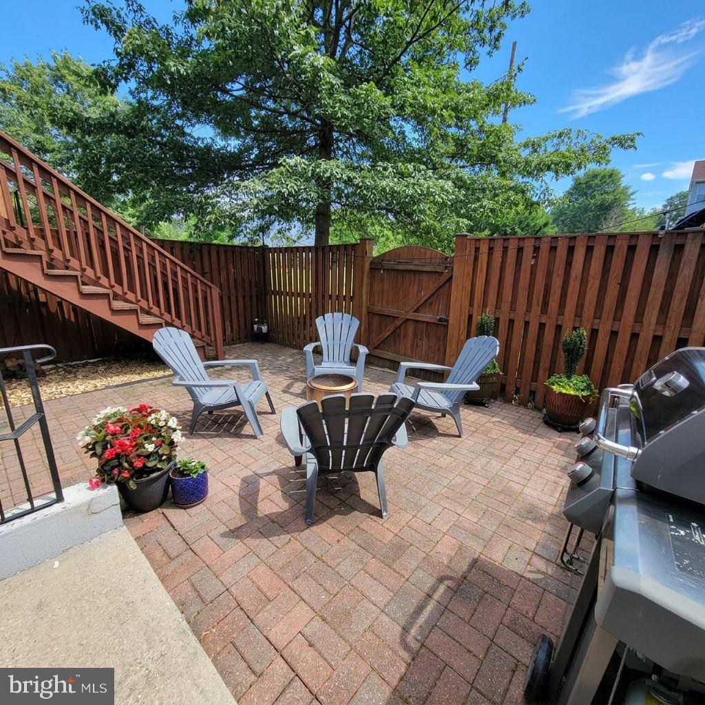 SOUTH RIVER COLONY - Residential