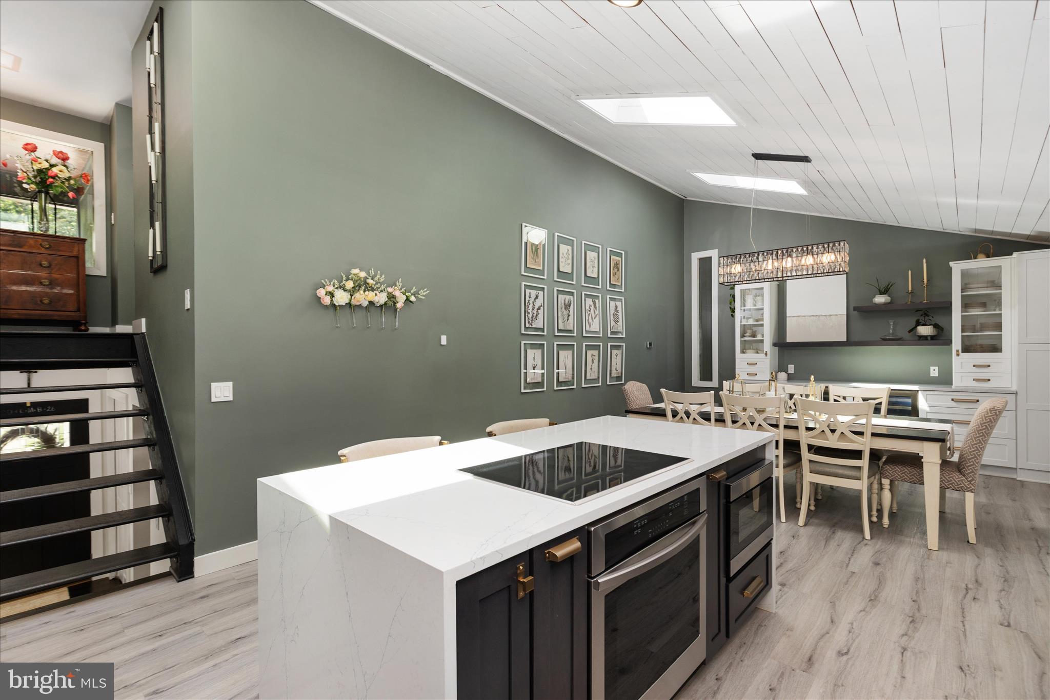 RESTON - Residential
