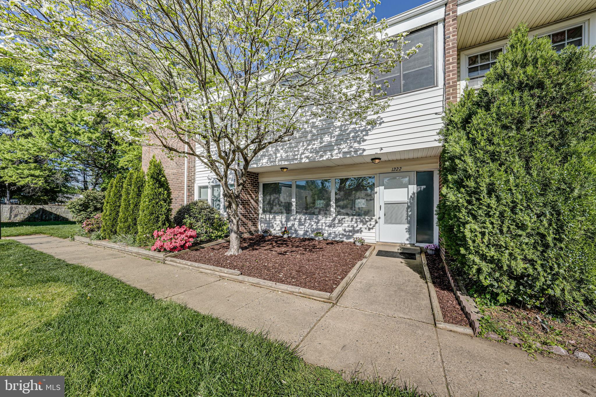 DULLES PARK TOWNHOUSES - Residential