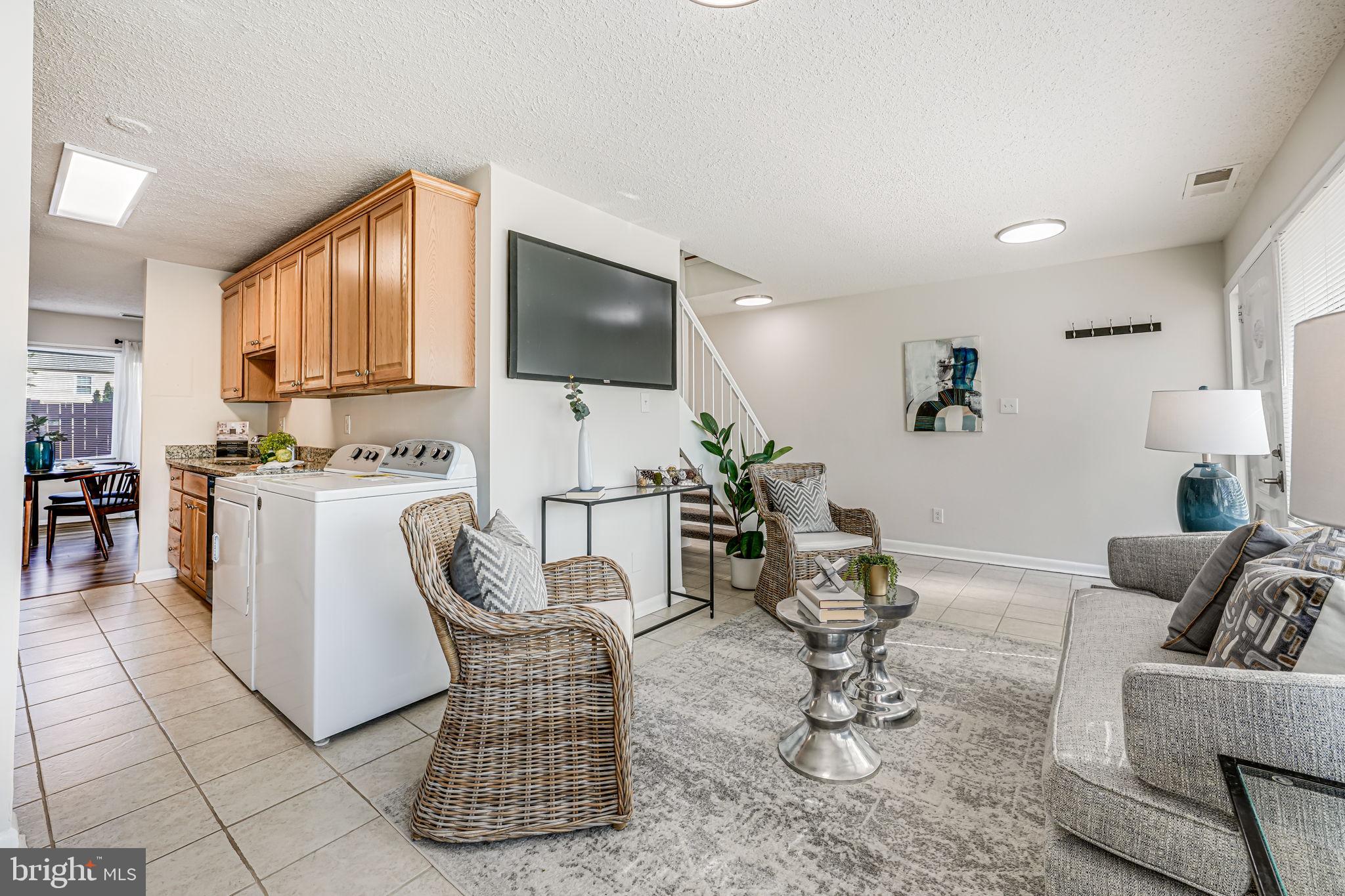 DULLES PARK TOWNHOUSES - Residential
