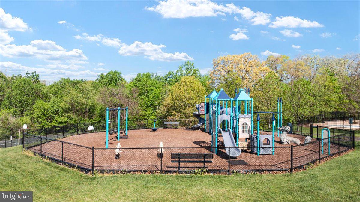 GREAT FALLS CHASE - Residential