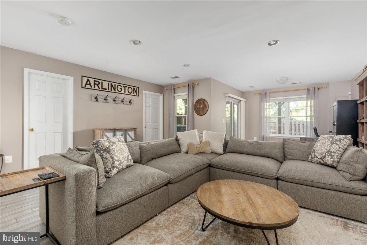 GREAT FALLS CHASE - Residential