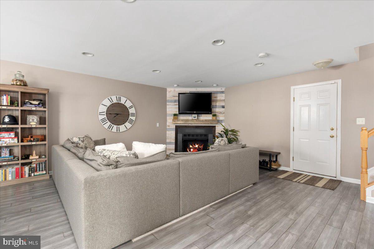 GREAT FALLS CHASE - Residential