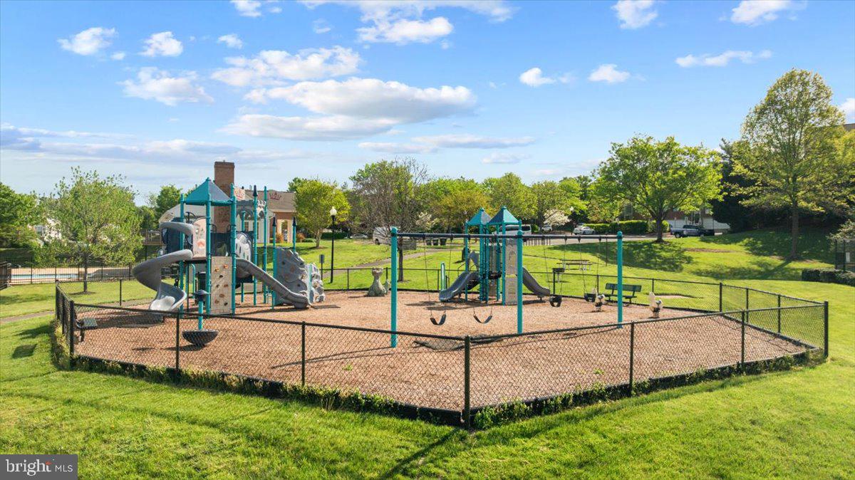GREAT FALLS CHASE - Residential
