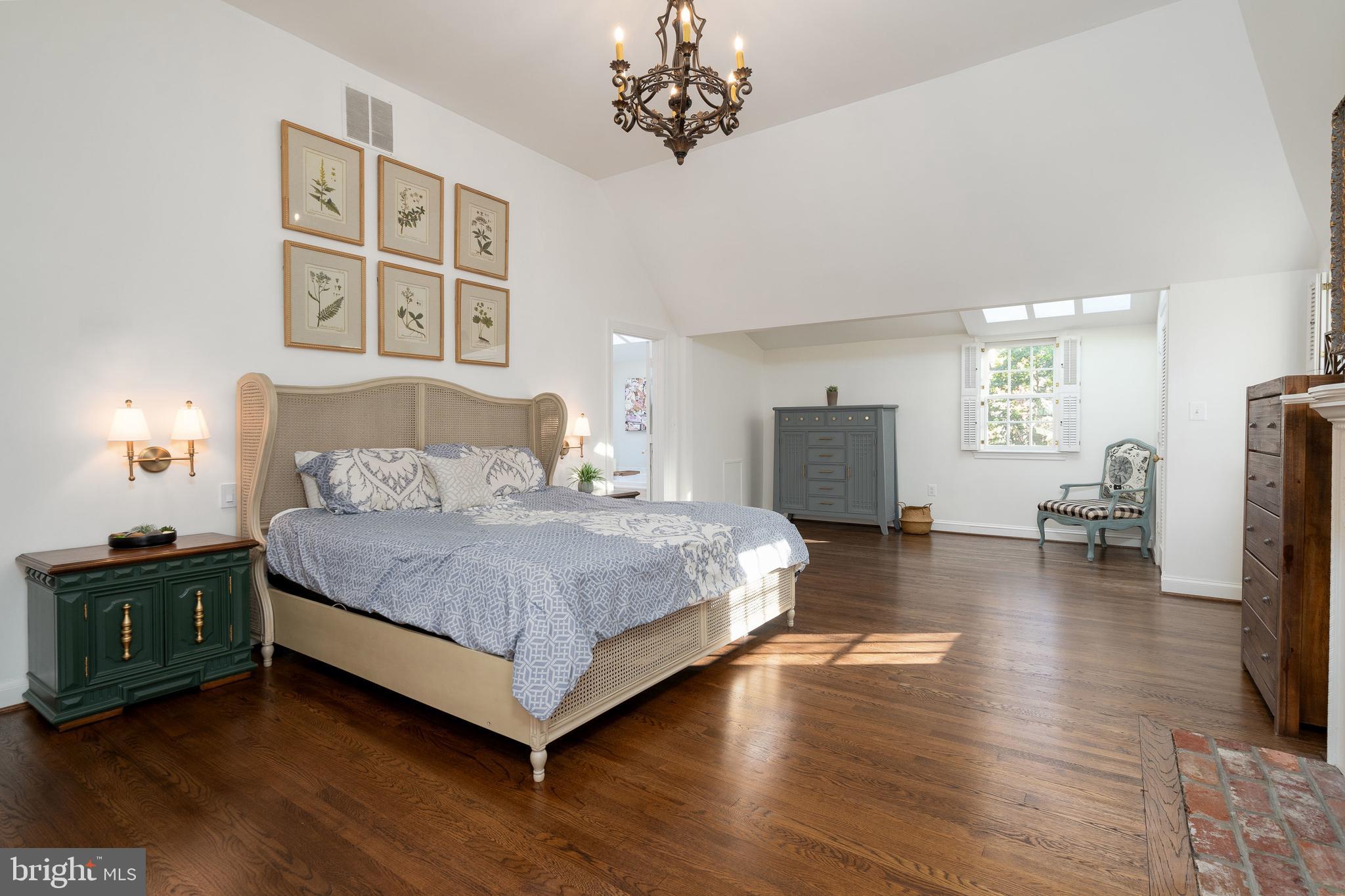 BRADLEY HILLS GROVE - Residential