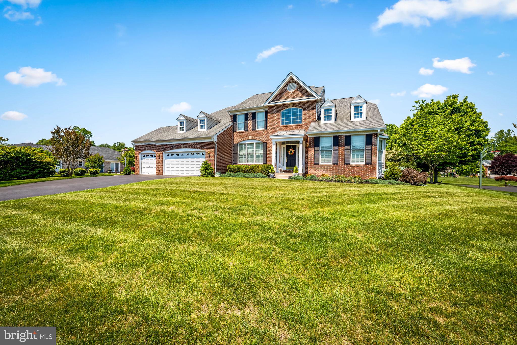 THE ESTATES AT CEDARDAY - Residential