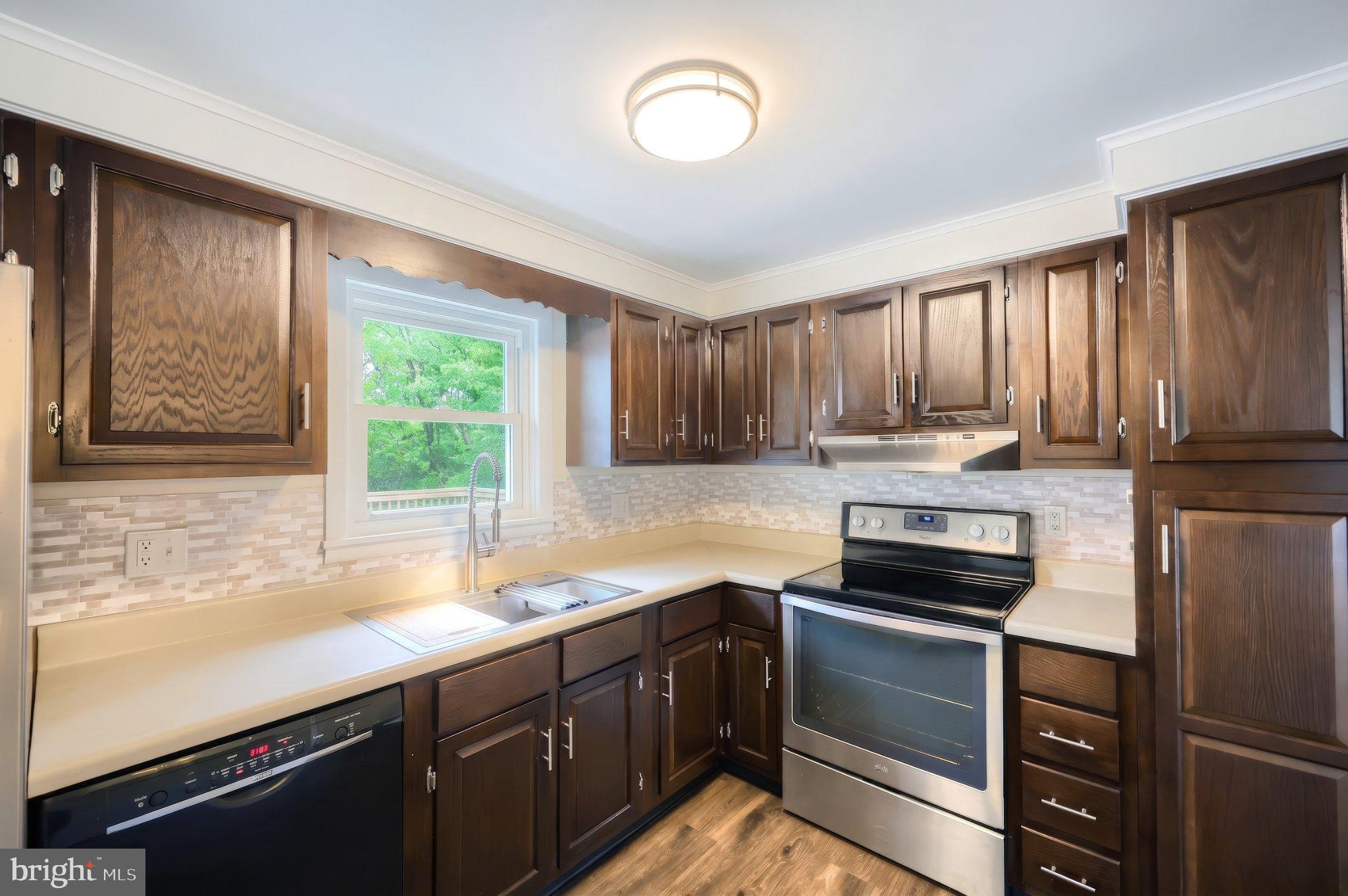 DELWOOD MANOR - Residential