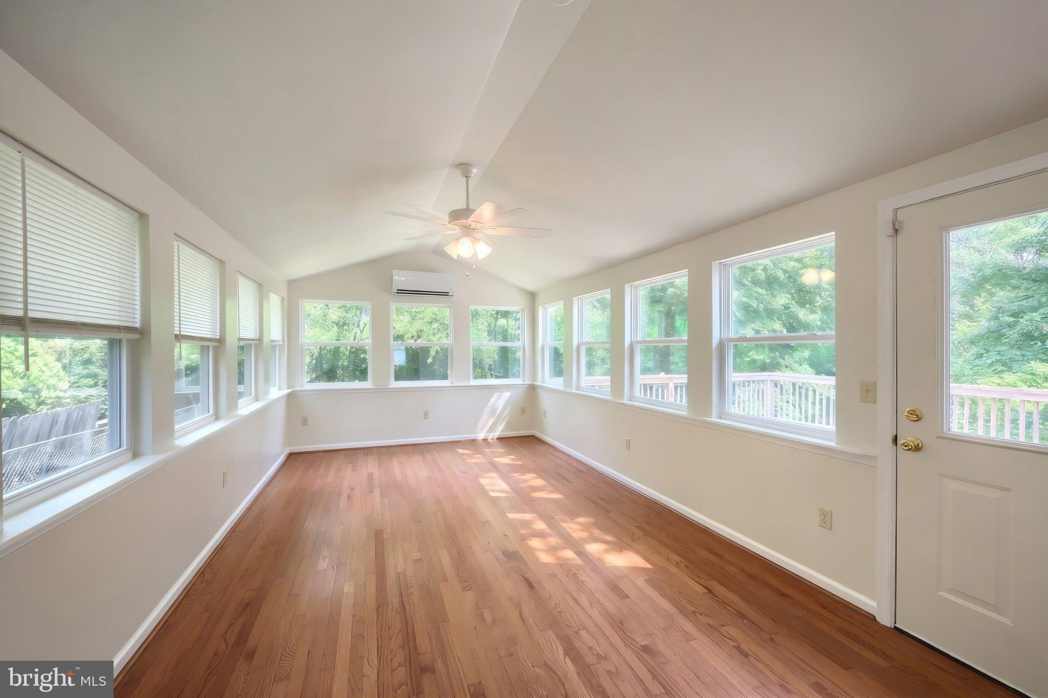 DELWOOD MANOR - Residential