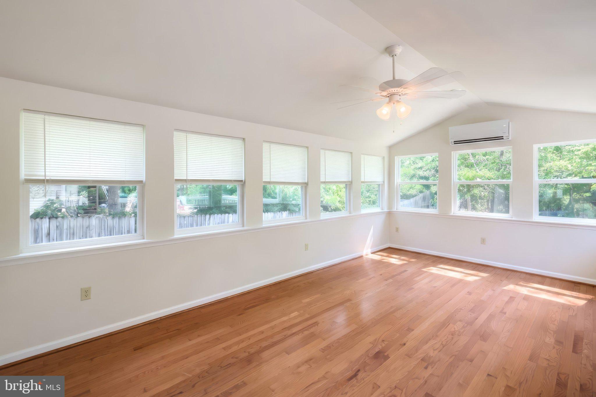 DELWOOD MANOR - Residential