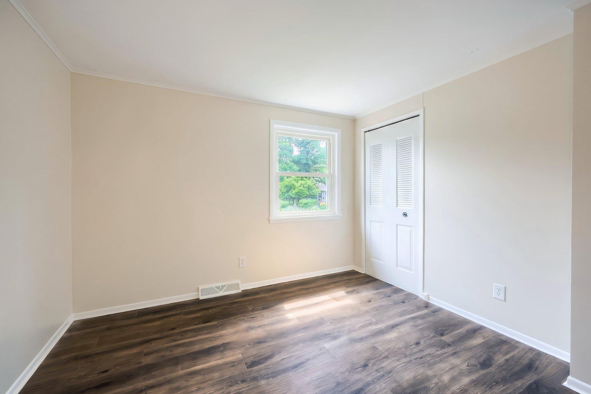 DELWOOD MANOR - Residential