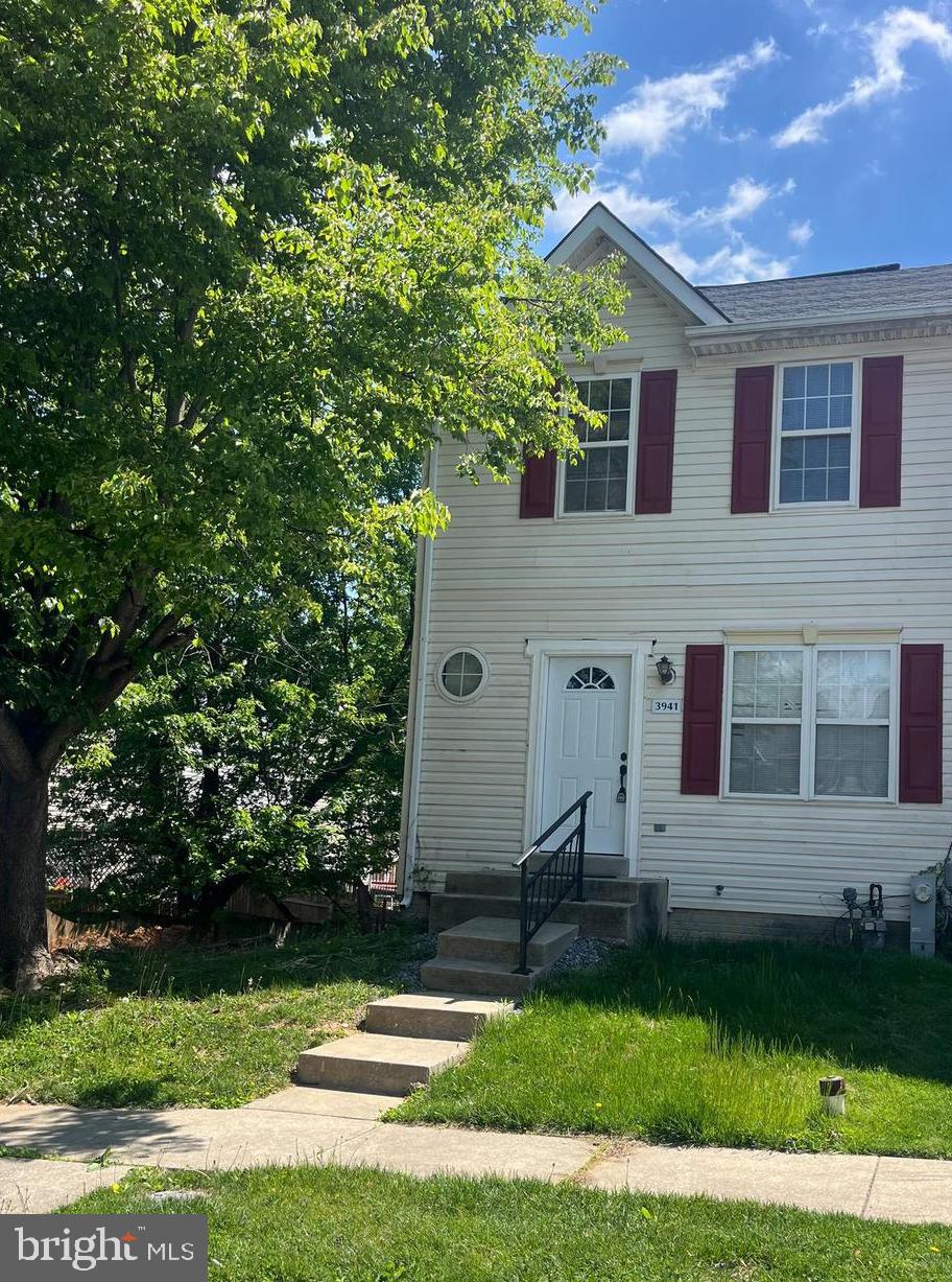 Bright and cheerful end Townhome-Neutral Deco-Walk in Closet In MBR-Fully Finished lower level-4th BR
or Den-Full Bath-Ground Level Walkout-Large Deck Off Kitchen-Fence In Yard-Convenient Location.
New kitchen, New Basement, New roof only two years old