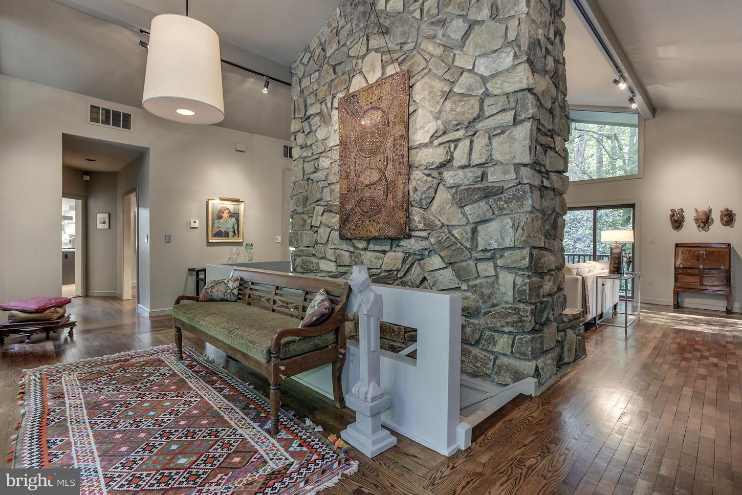 EAGLE ROCK - Residential