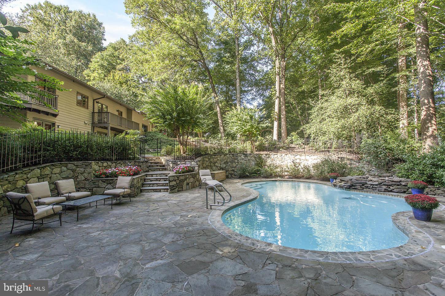 EAGLE ROCK - Residential