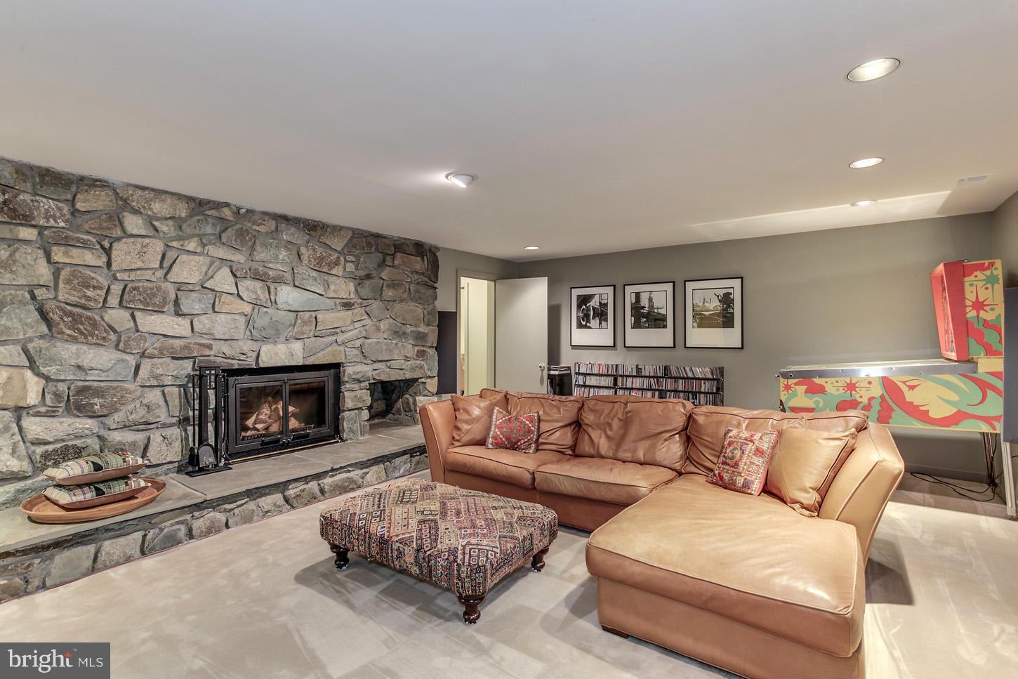 EAGLE ROCK - Residential