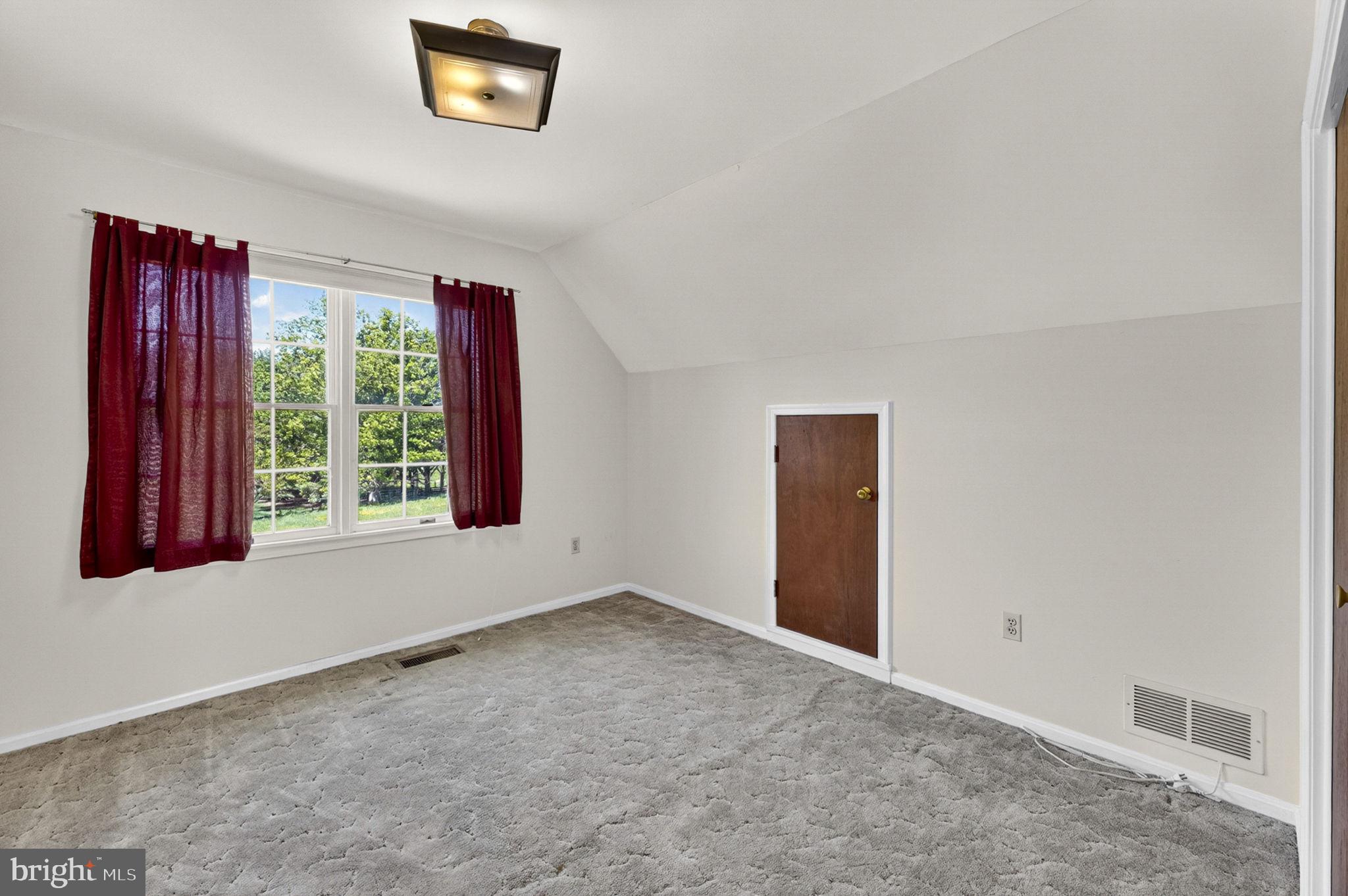HUNTINGDONSHIRE HILLS - Residential