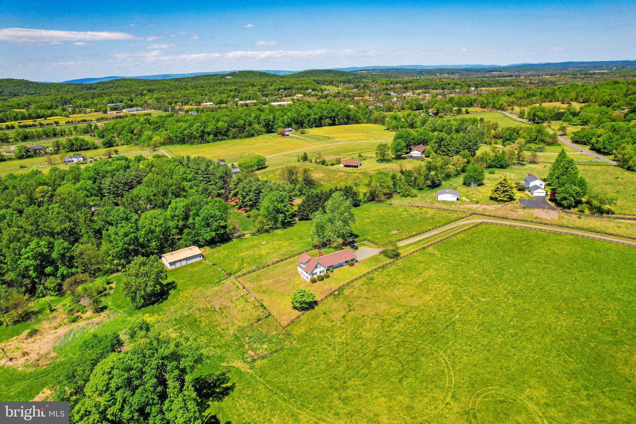 HUNTINGDONSHIRE HILLS - Residential