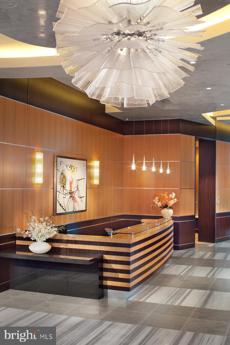 TURNBERRY TOWER - Residential