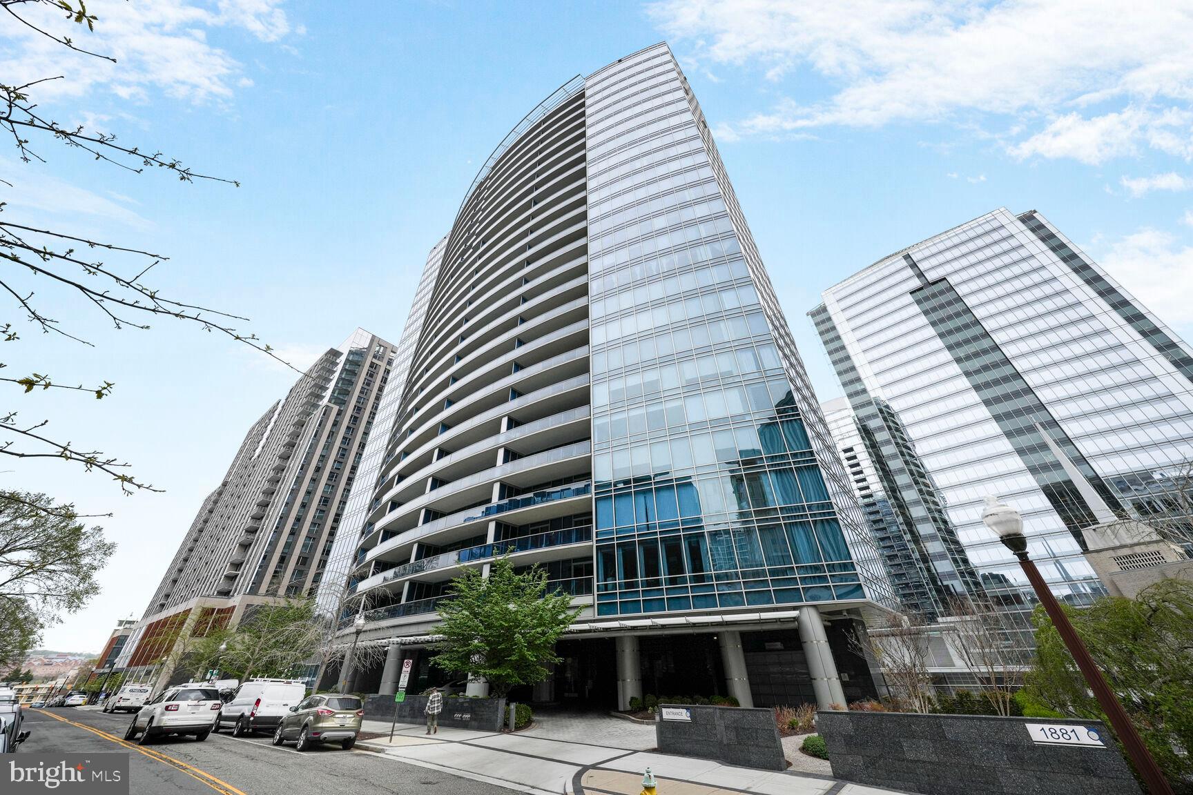 TURNBERRY TOWER - Residential