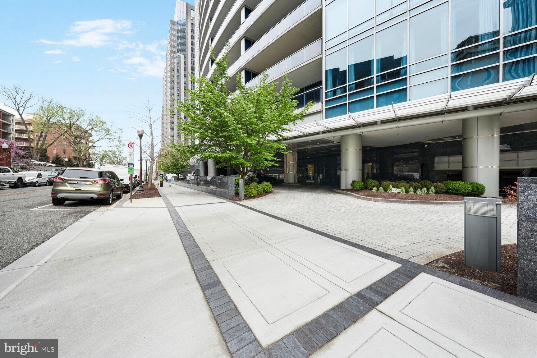TURNBERRY TOWER - Residential