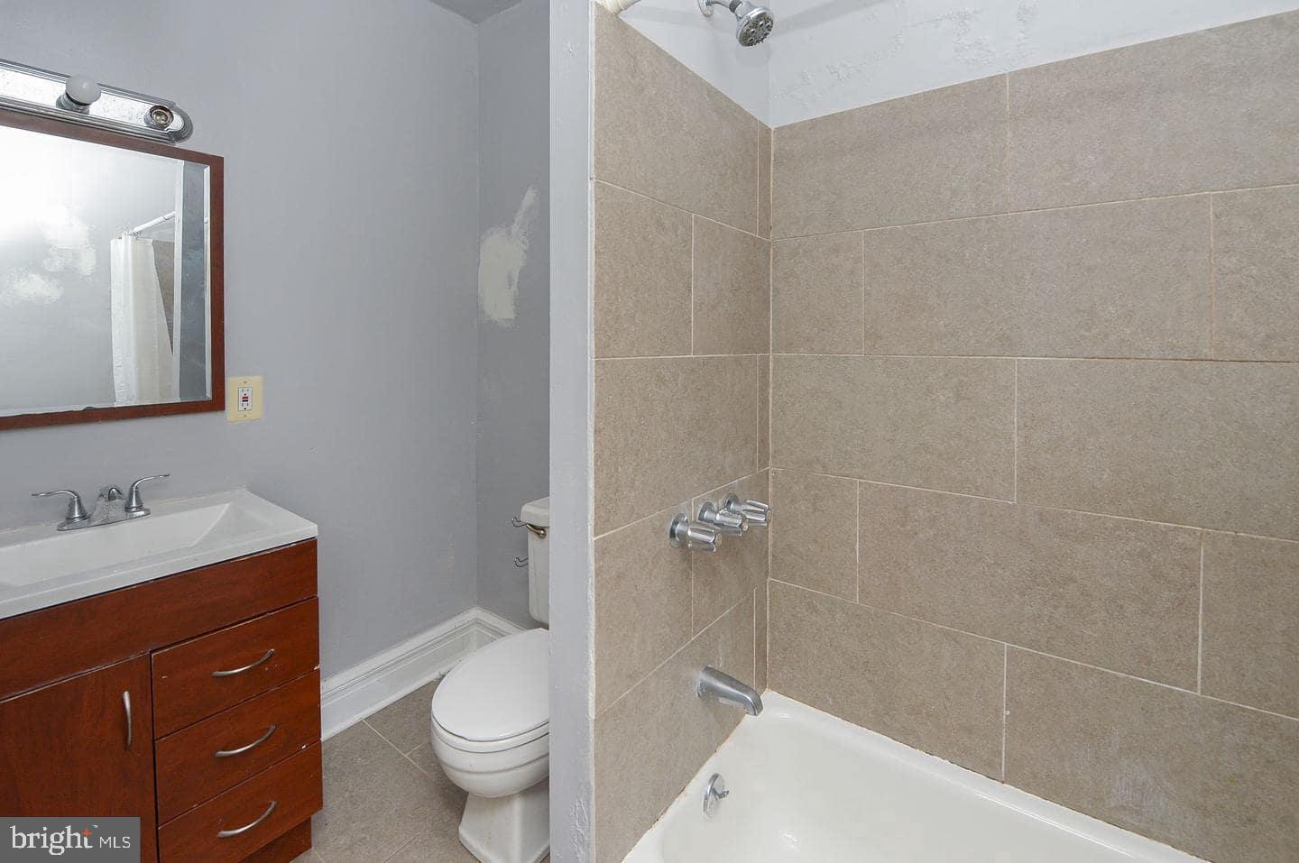 PHILADELPHIA (NORTHWEST) - Commercial Sale