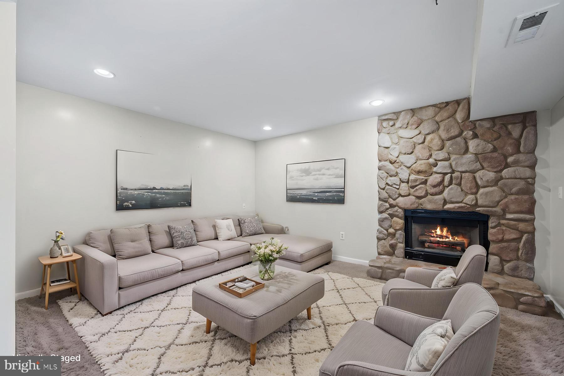 SENECA HARBOR - Residential