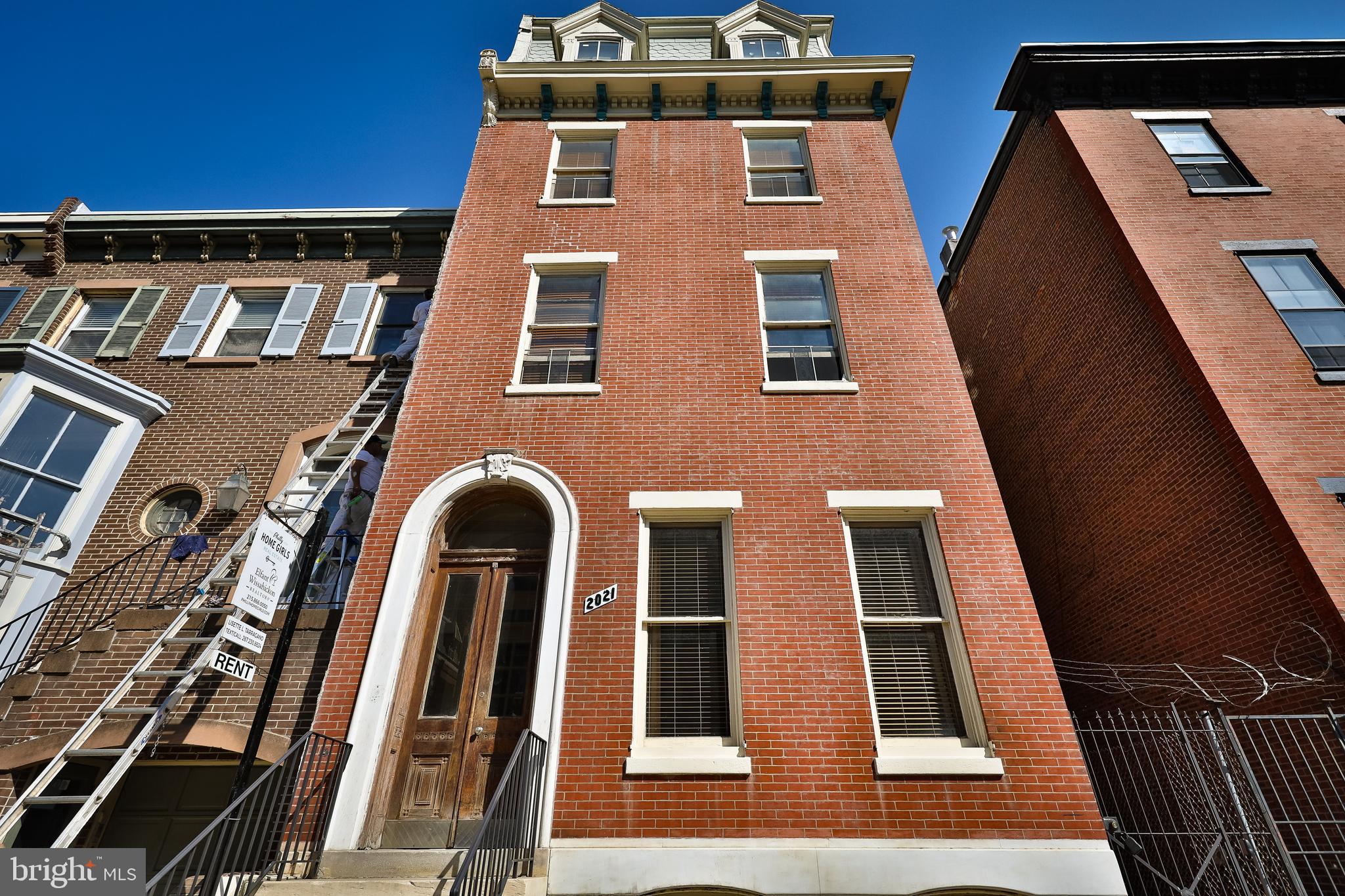 Sunlight galore is what you'll notice on the large south facing front windows as you walk into this 1st floor studio apartment.
Unit 1 F is charming, with original oak flooring,  original fireplace and original mouldings and a fabulous original mirror.  With the light and original details you can feel both the airiness and the coziness of this great apartment with a separate kitchen.

Available April 15, 2025
There is a non-refundable application fee of $50.
Pets are allowed on a case by case basis with a refundable $500 deposit.
Landlord seeks applicants with appropriate gross income and acceptable credit score.