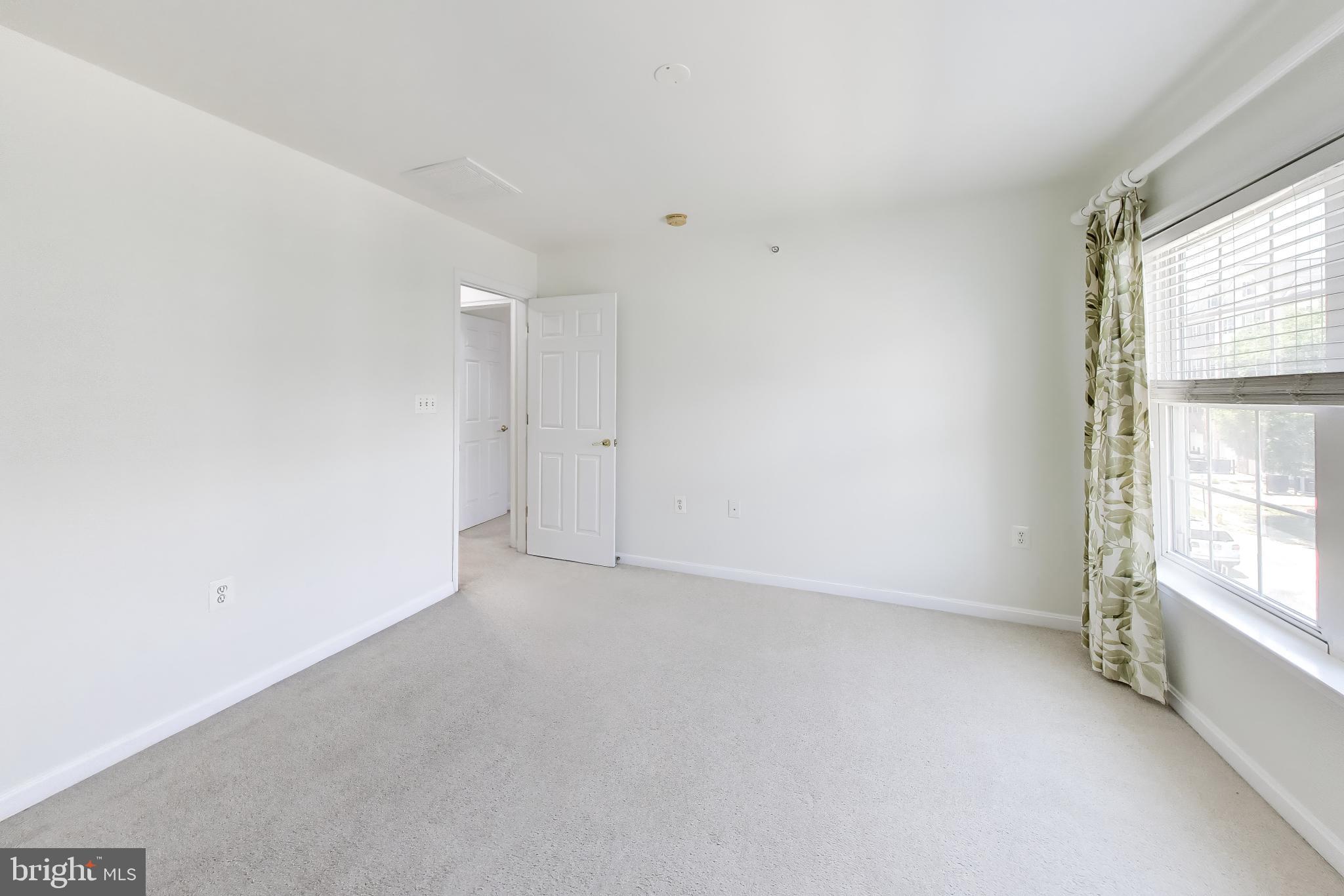 RIVER OAKS-LENNAR CONDOM - Residential