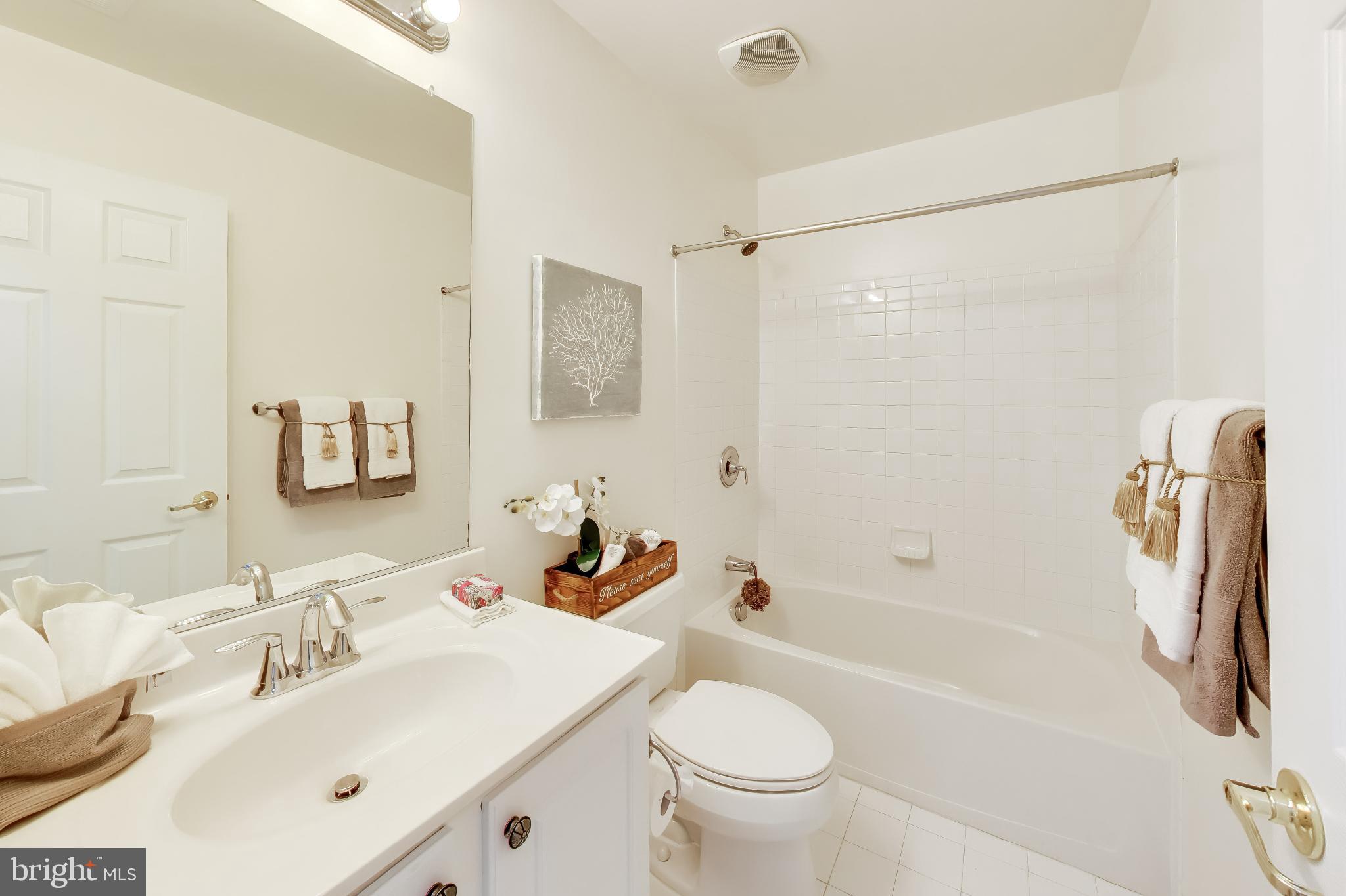 RIVER OAKS-LENNAR CONDOM - Residential