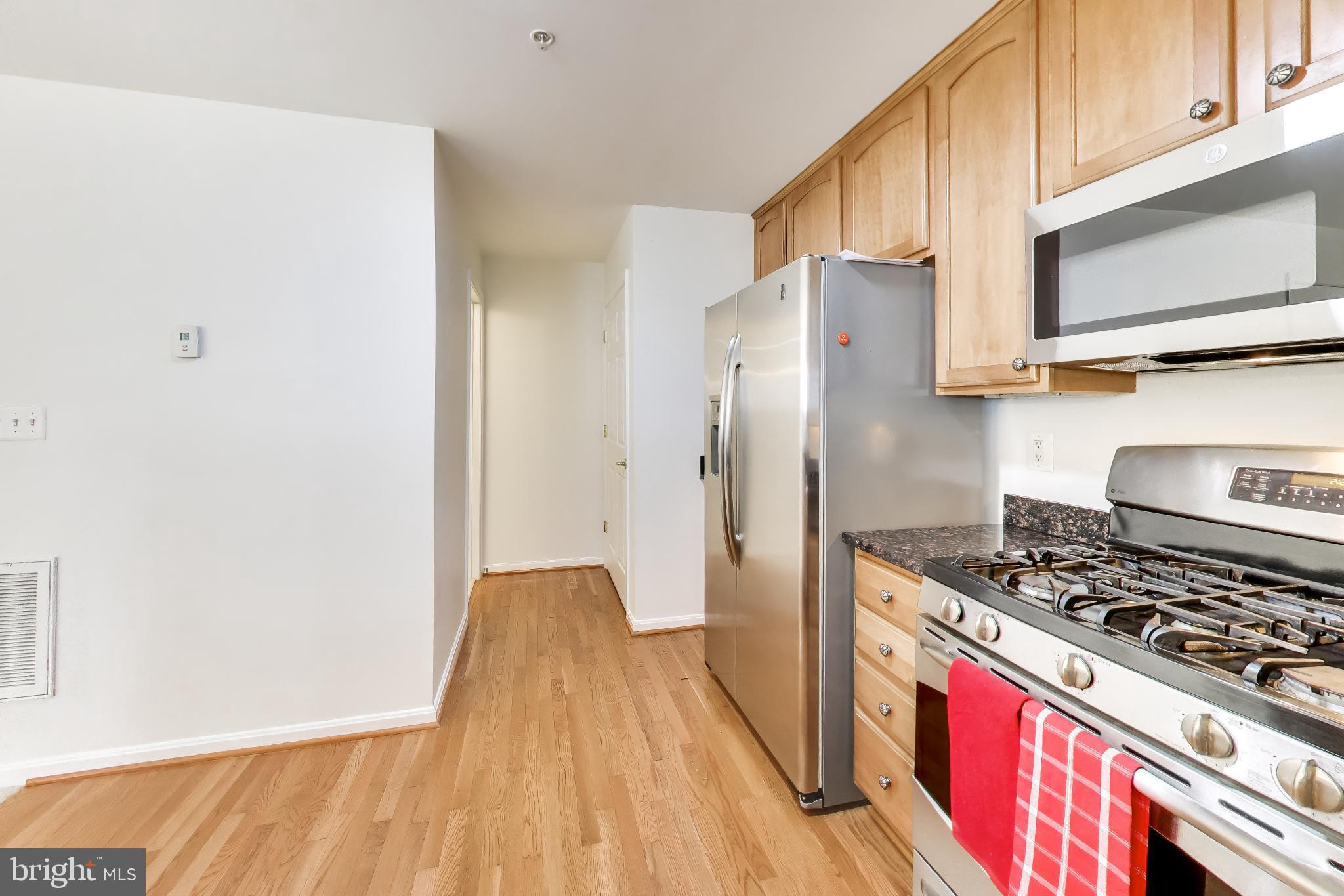 RIVER OAKS-LENNAR CONDOM - Residential