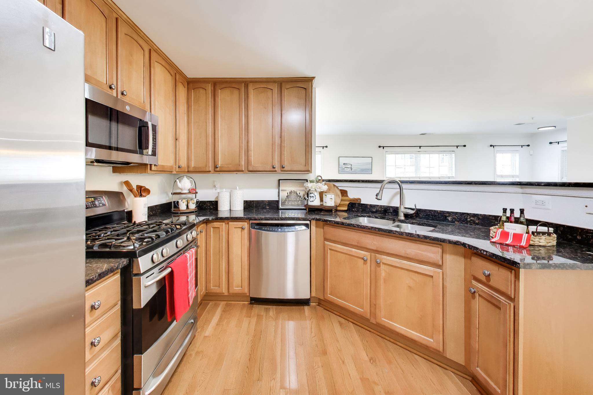 RIVER OAKS-LENNAR CONDOM - Residential