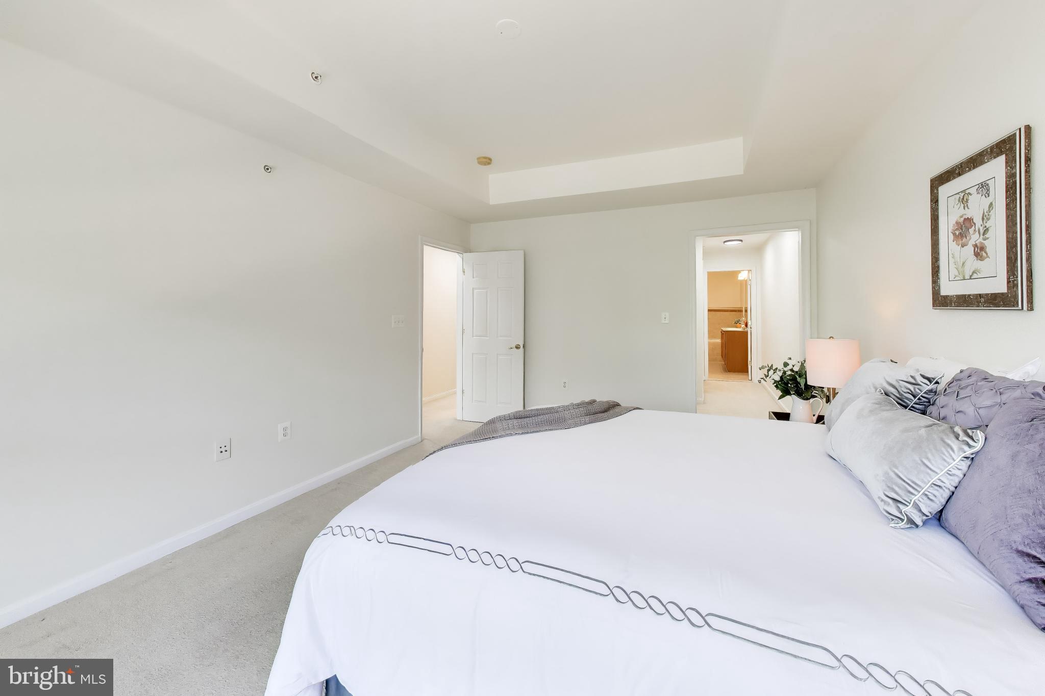 RIVER OAKS-LENNAR CONDOM - Residential