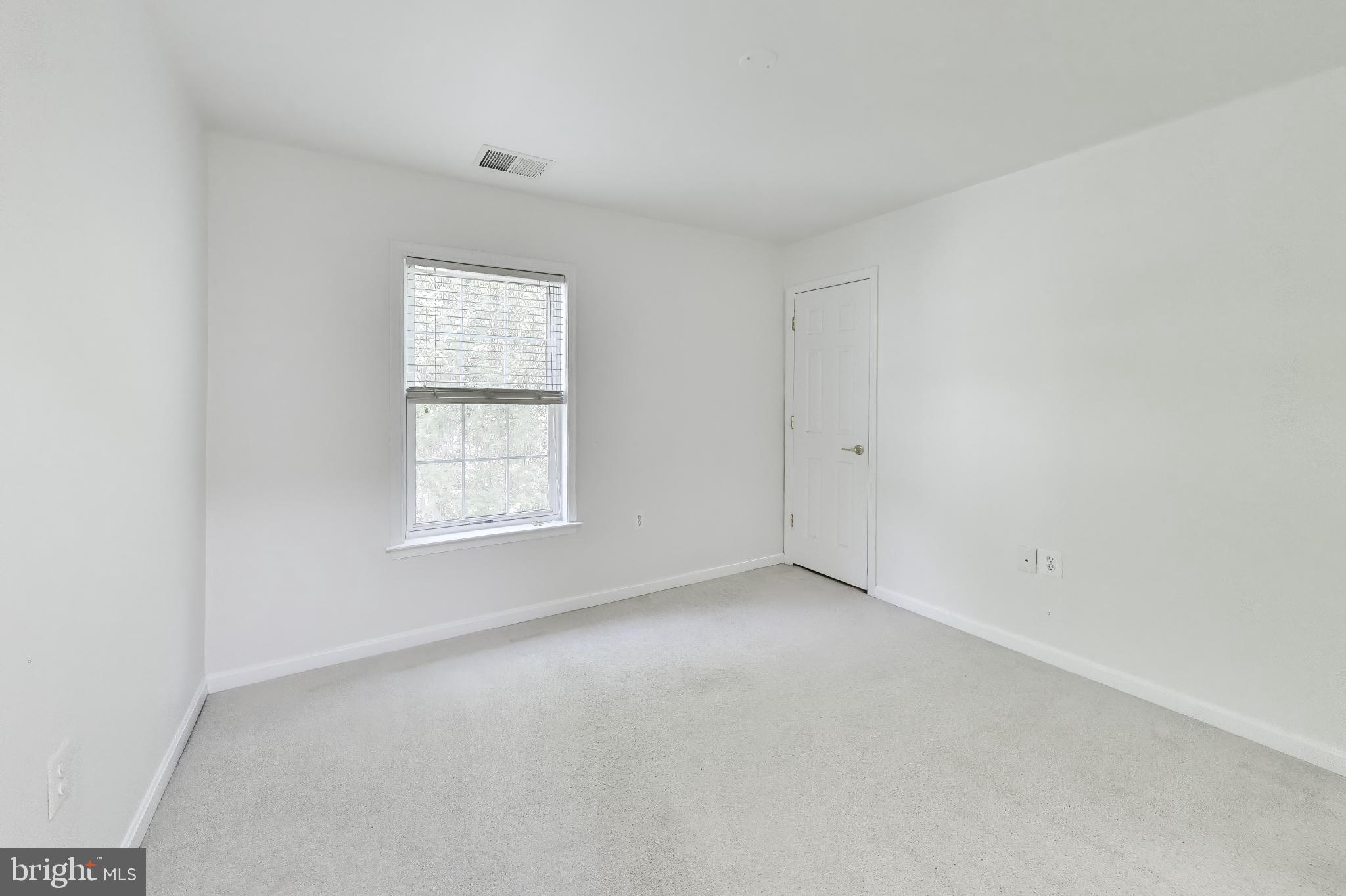 RIVER OAKS-LENNAR CONDOM - Residential
