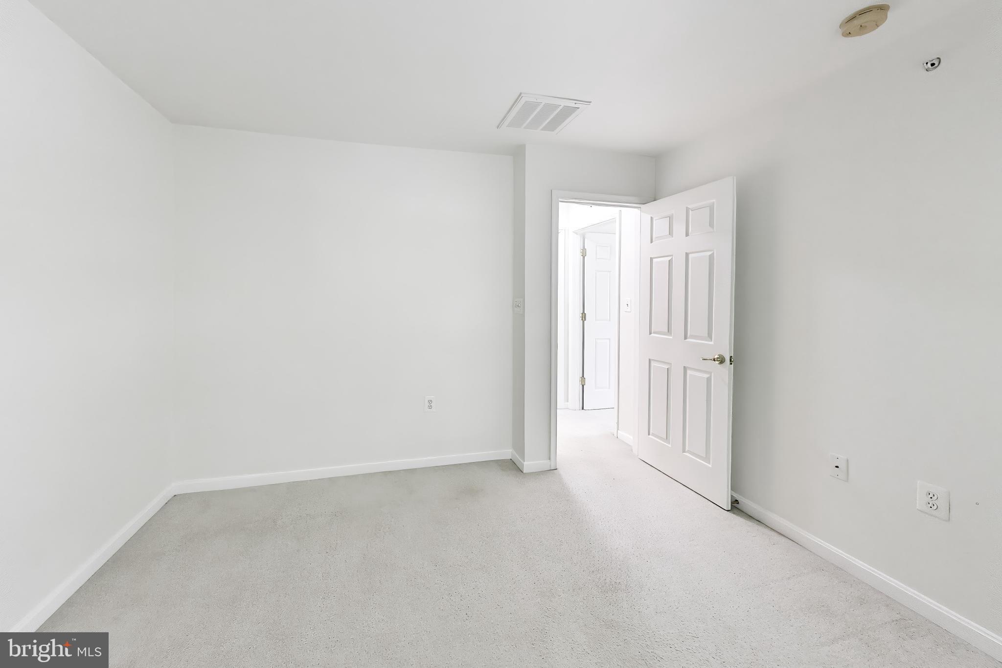 RIVER OAKS-LENNAR CONDOM - Residential