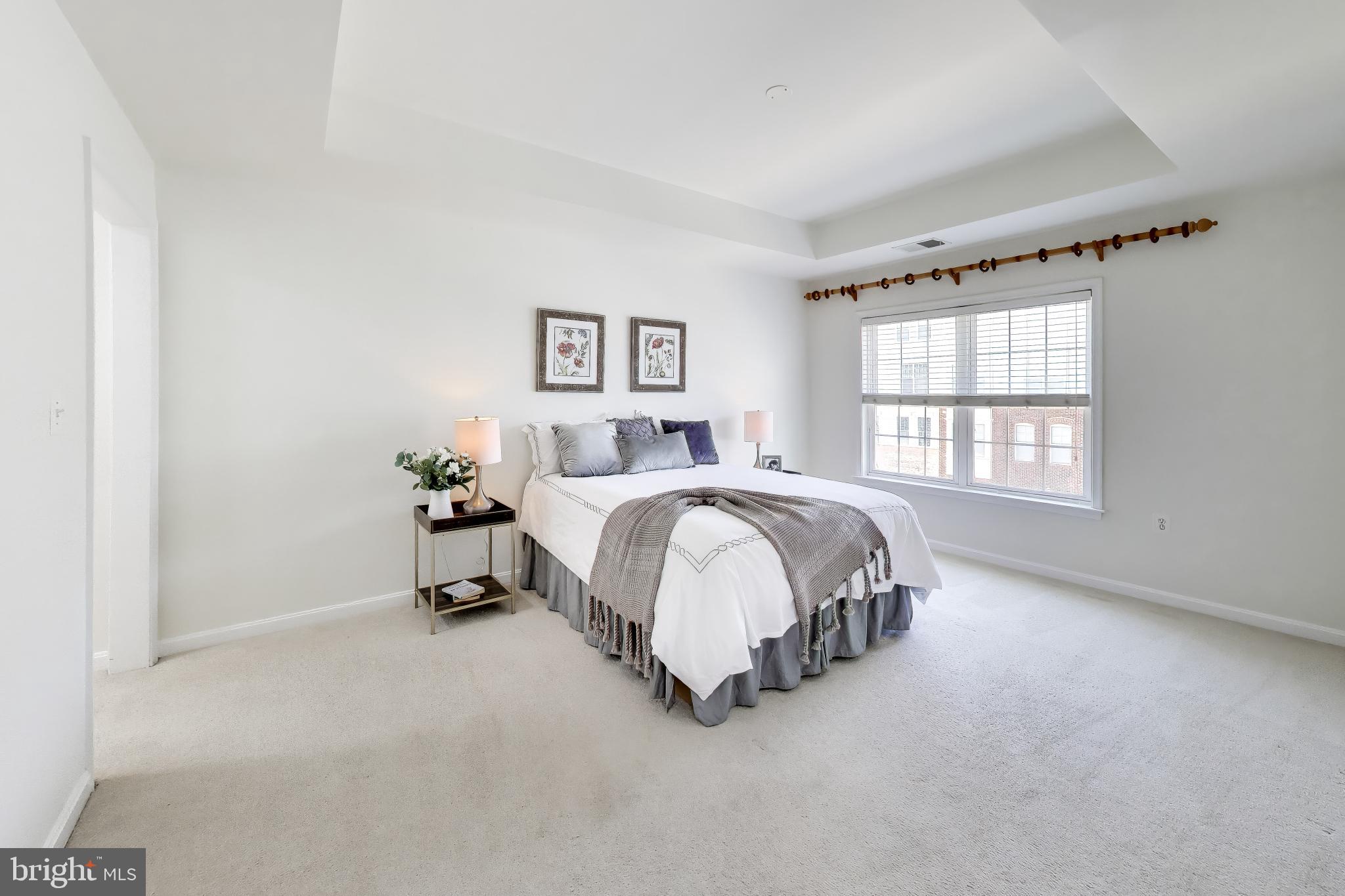 RIVER OAKS-LENNAR CONDOM - Residential