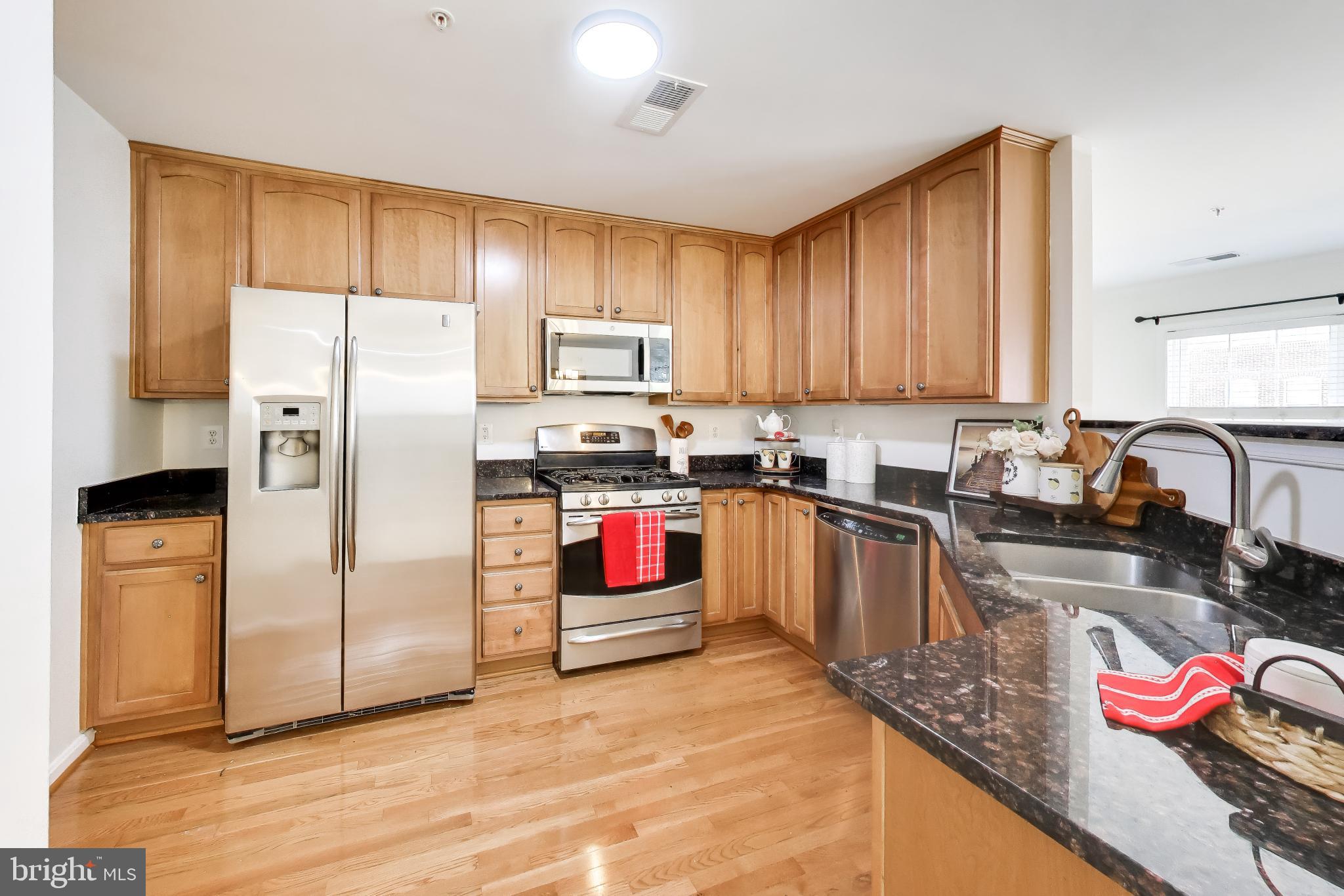 RIVER OAKS-LENNAR CONDOM - Residential